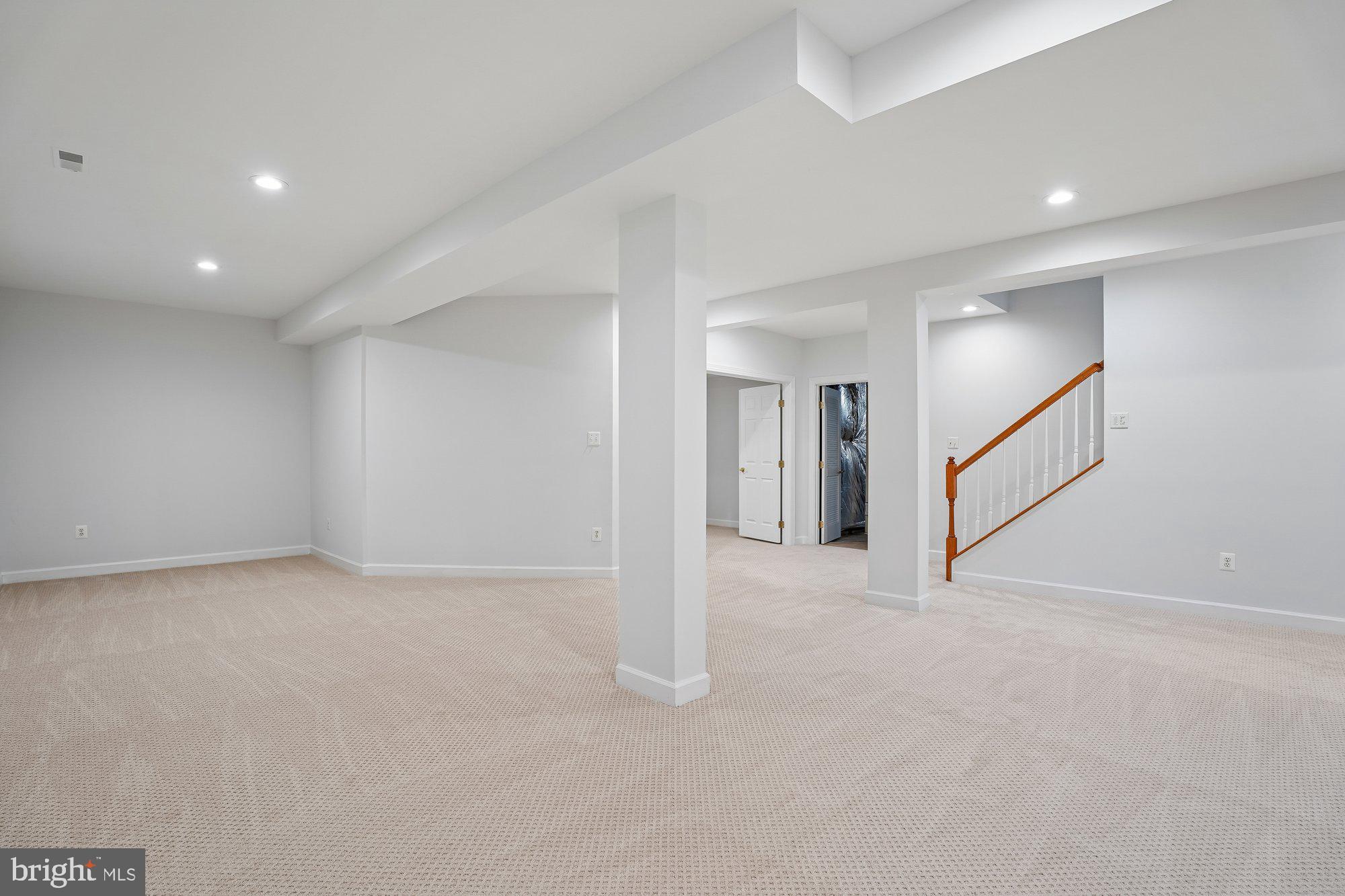 PARADISE MANOR - Residential