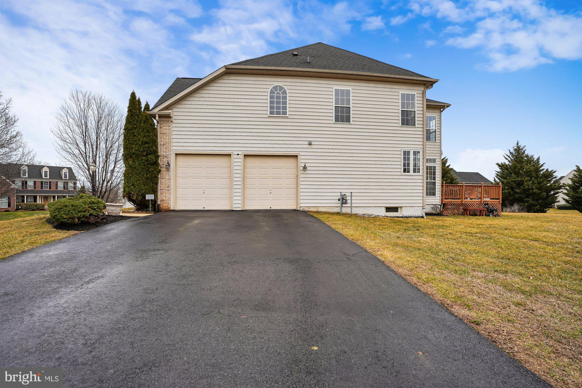 PARADISE MANOR - Residential