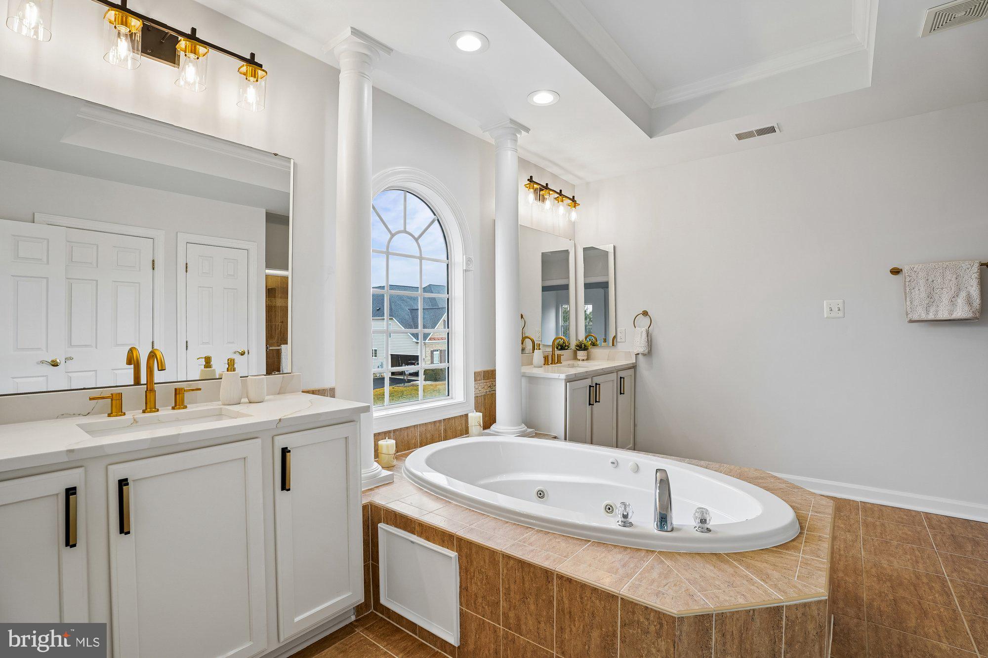 PARADISE MANOR - Residential