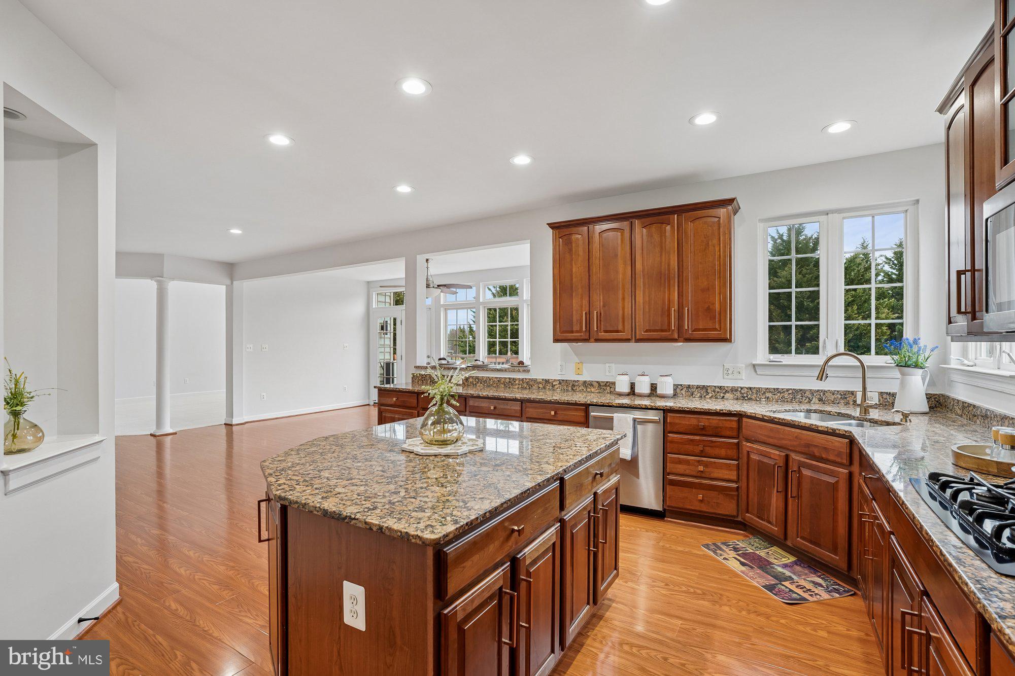 PARADISE MANOR - Residential