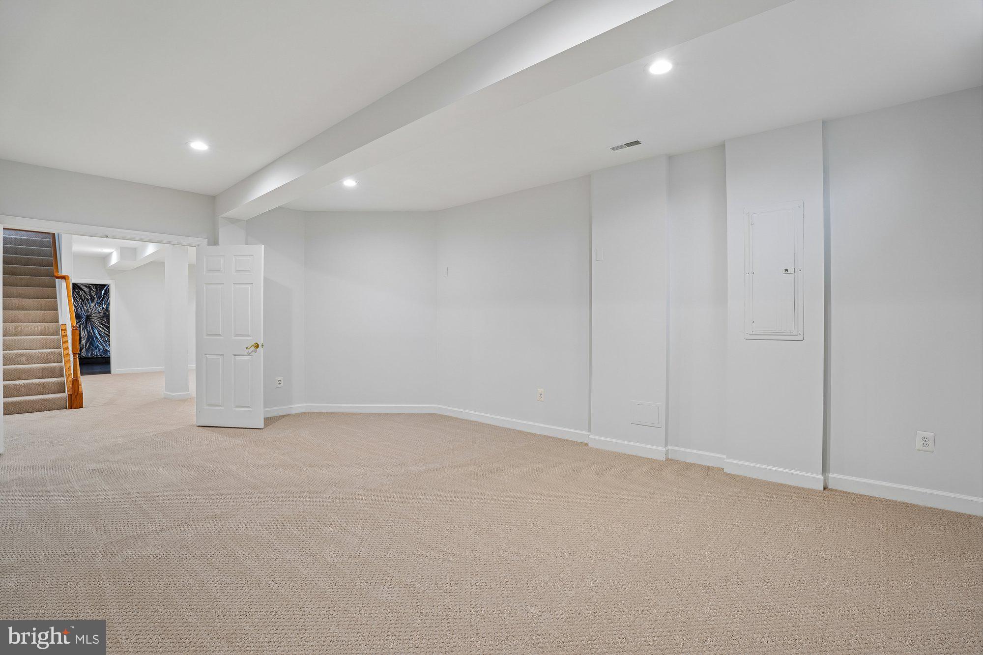 PARADISE MANOR - Residential