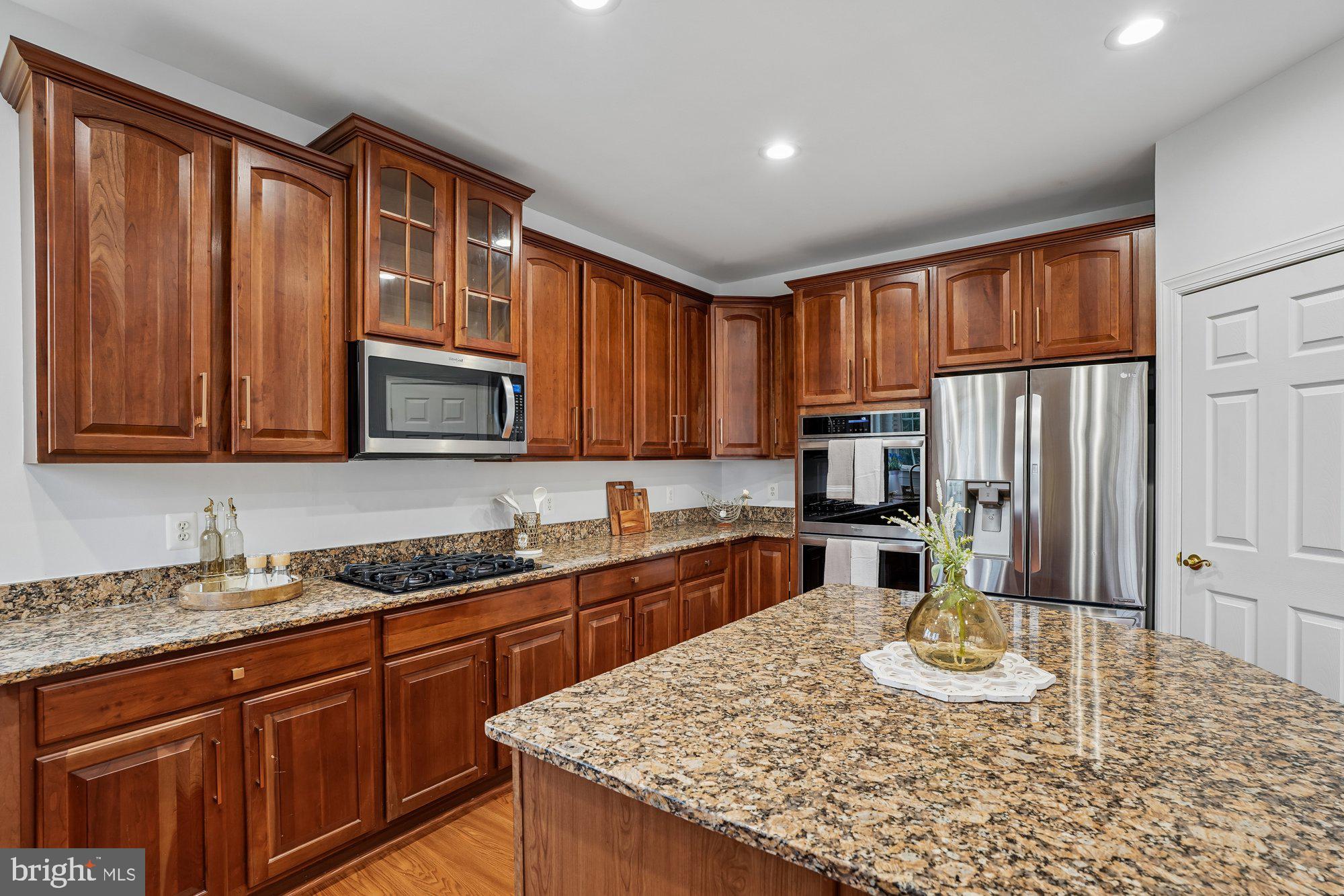 PARADISE MANOR - Residential