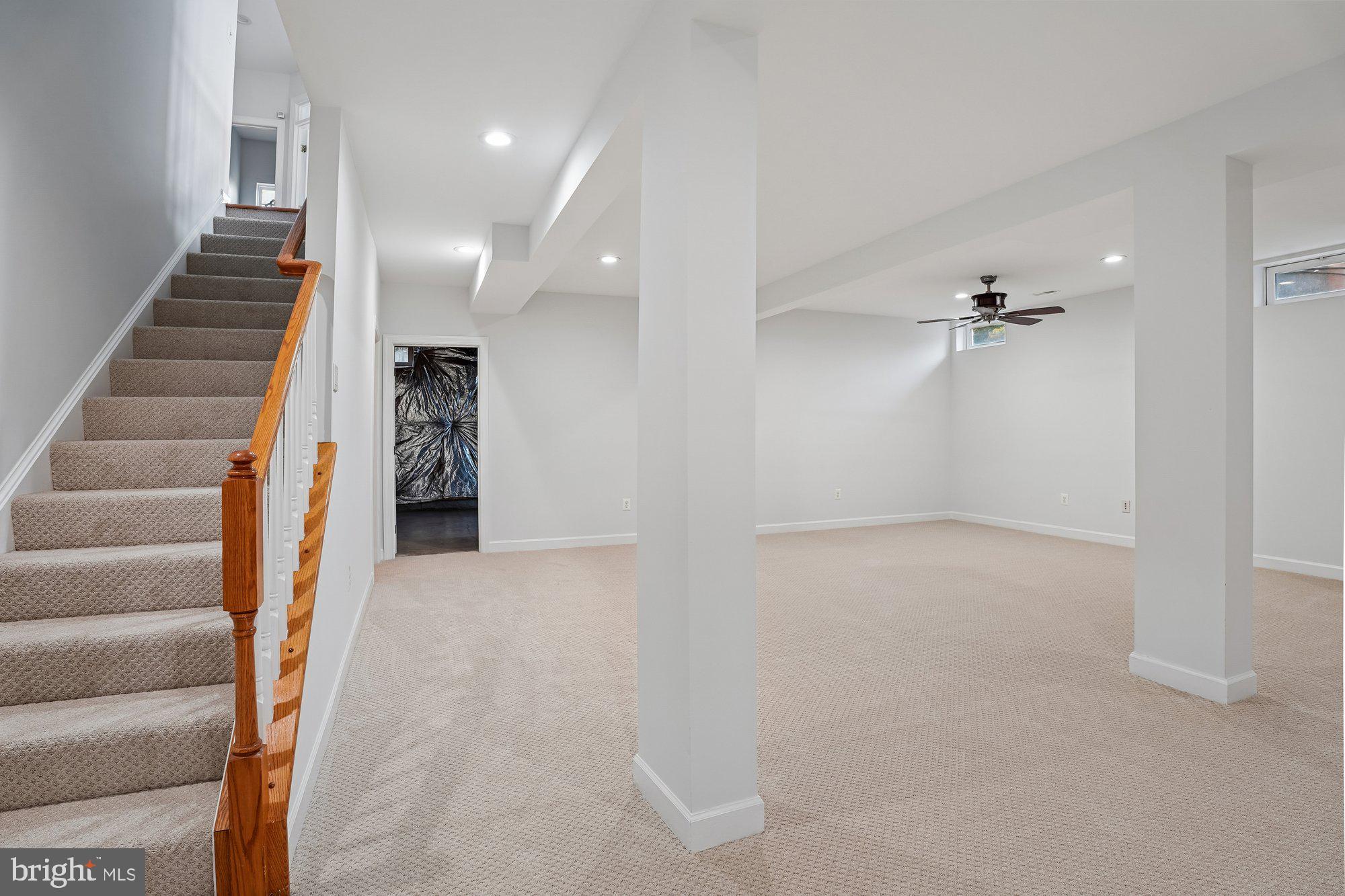 PARADISE MANOR - Residential