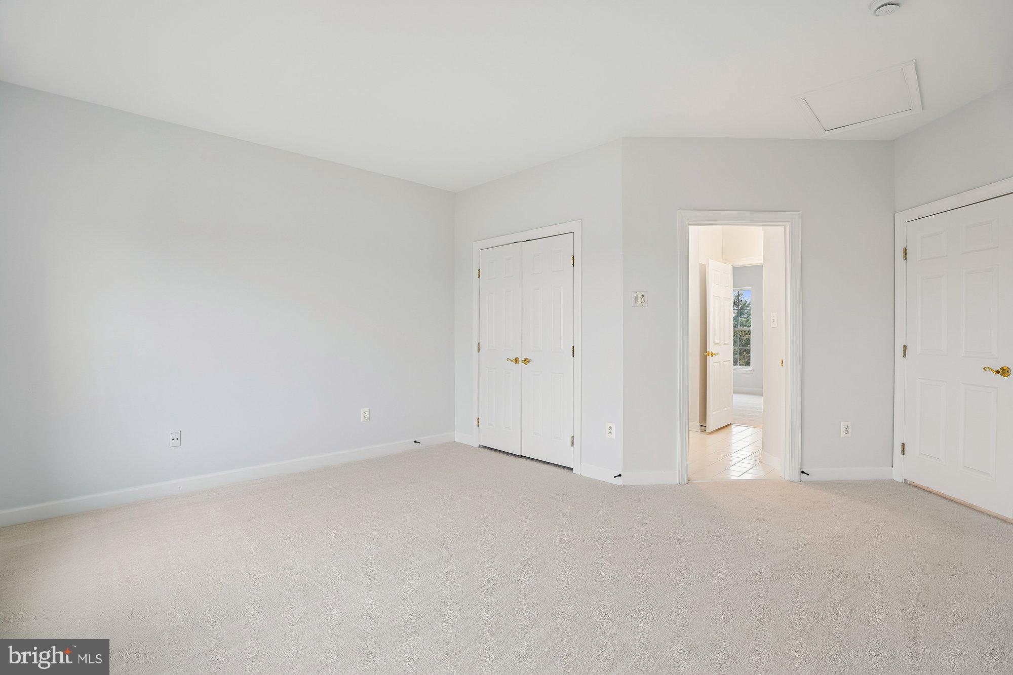 PARADISE MANOR - Residential