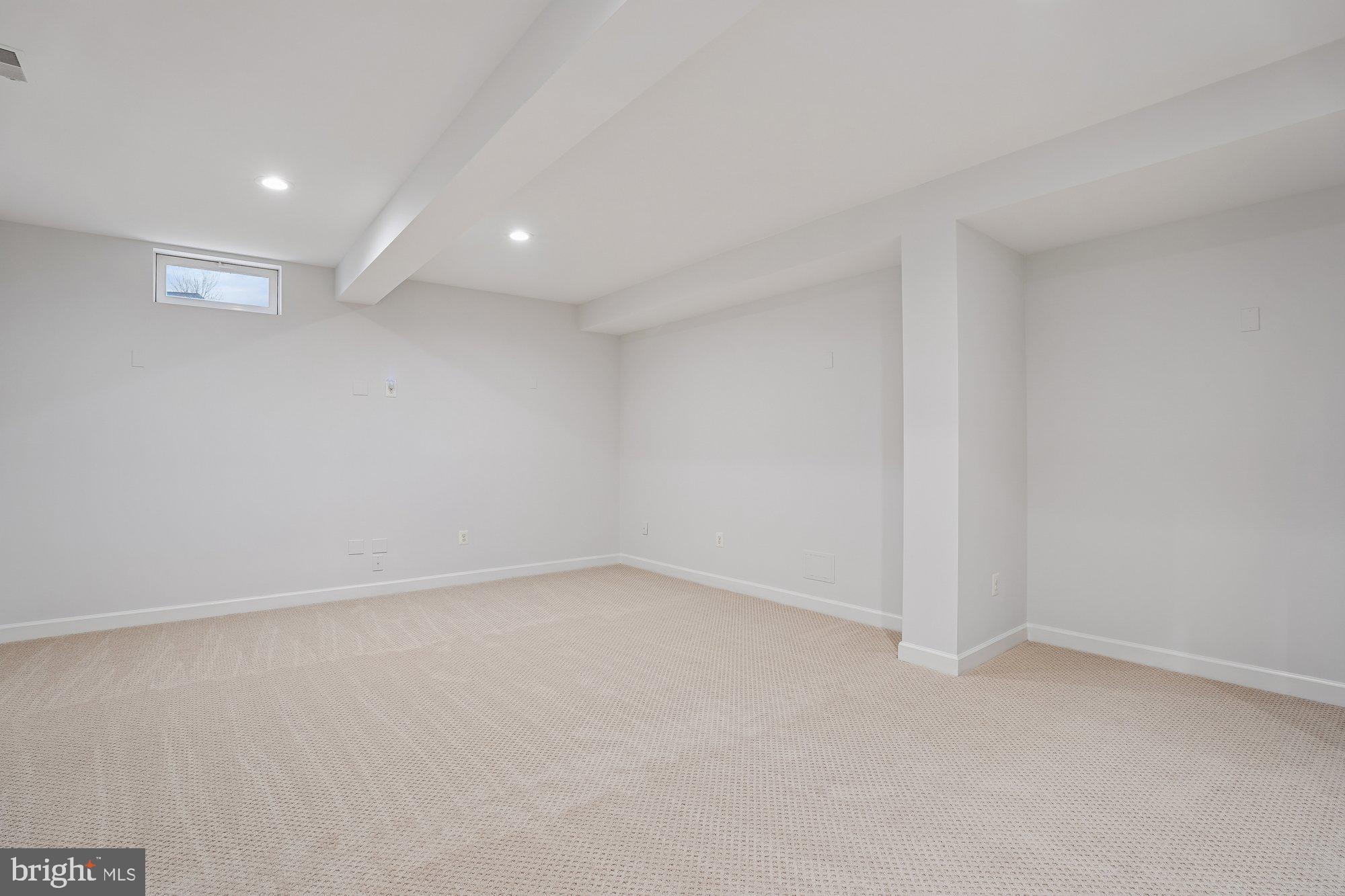 PARADISE MANOR - Residential