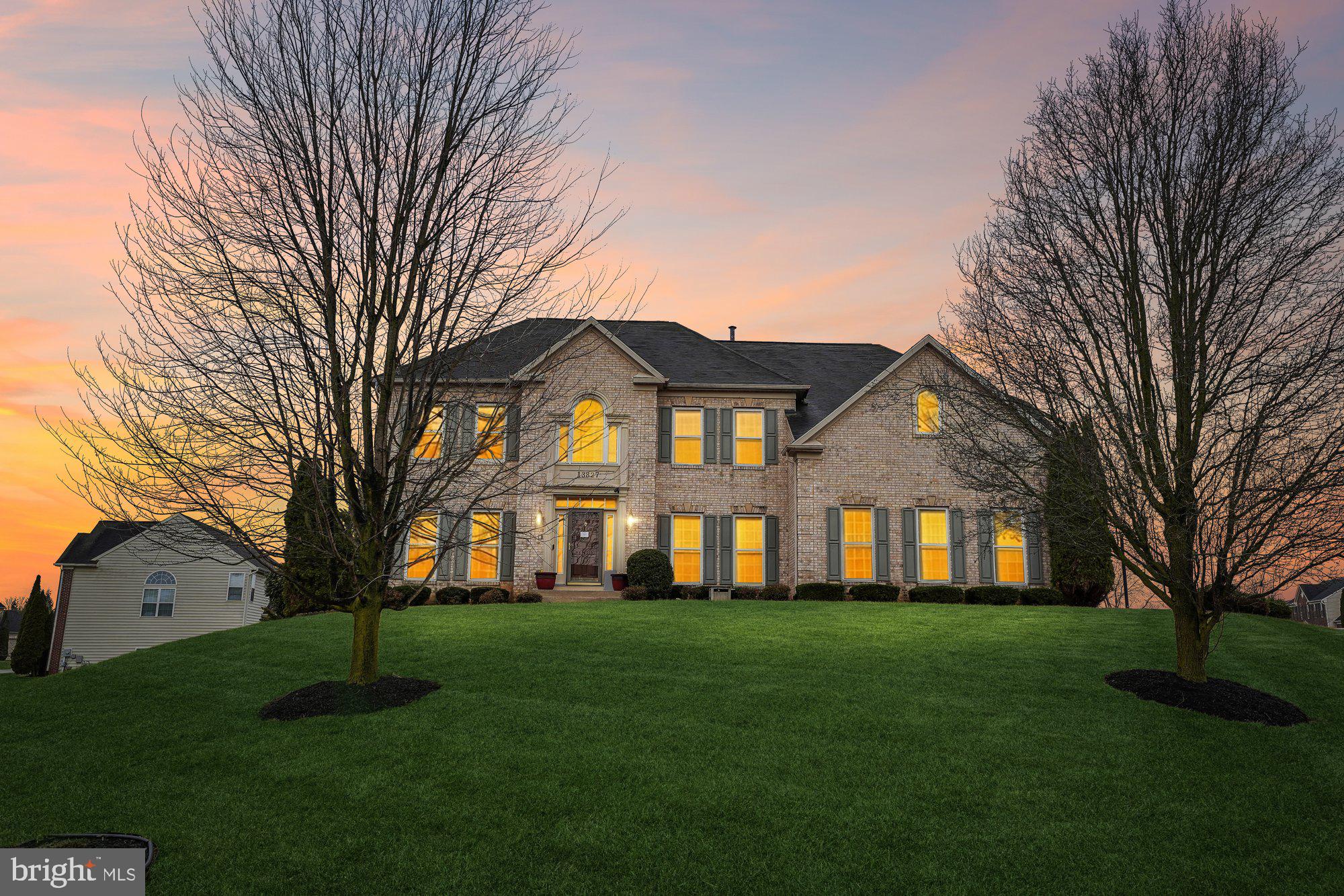 PARADISE MANOR - Residential