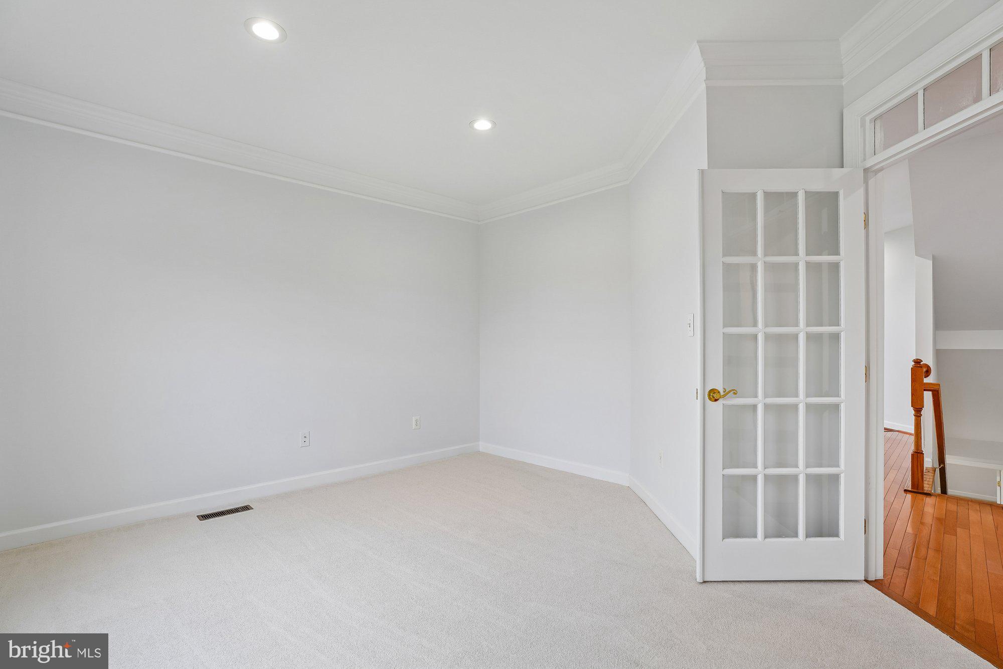 PARADISE MANOR - Residential