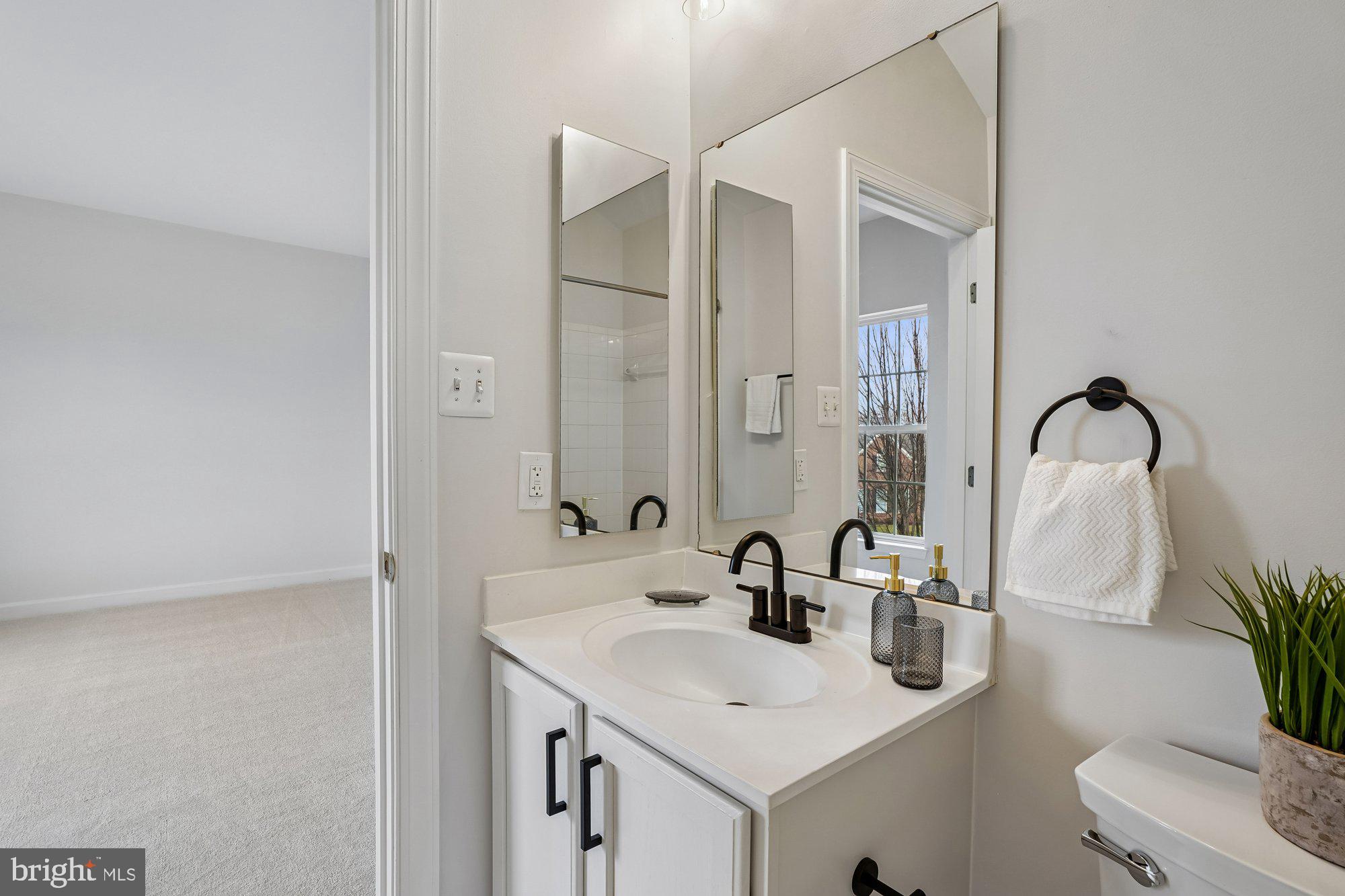 PARADISE MANOR - Residential