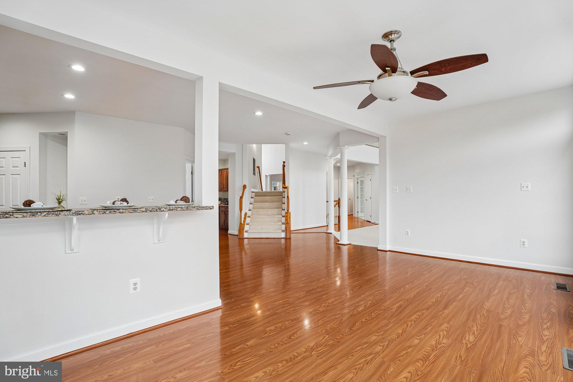 PARADISE MANOR - Residential