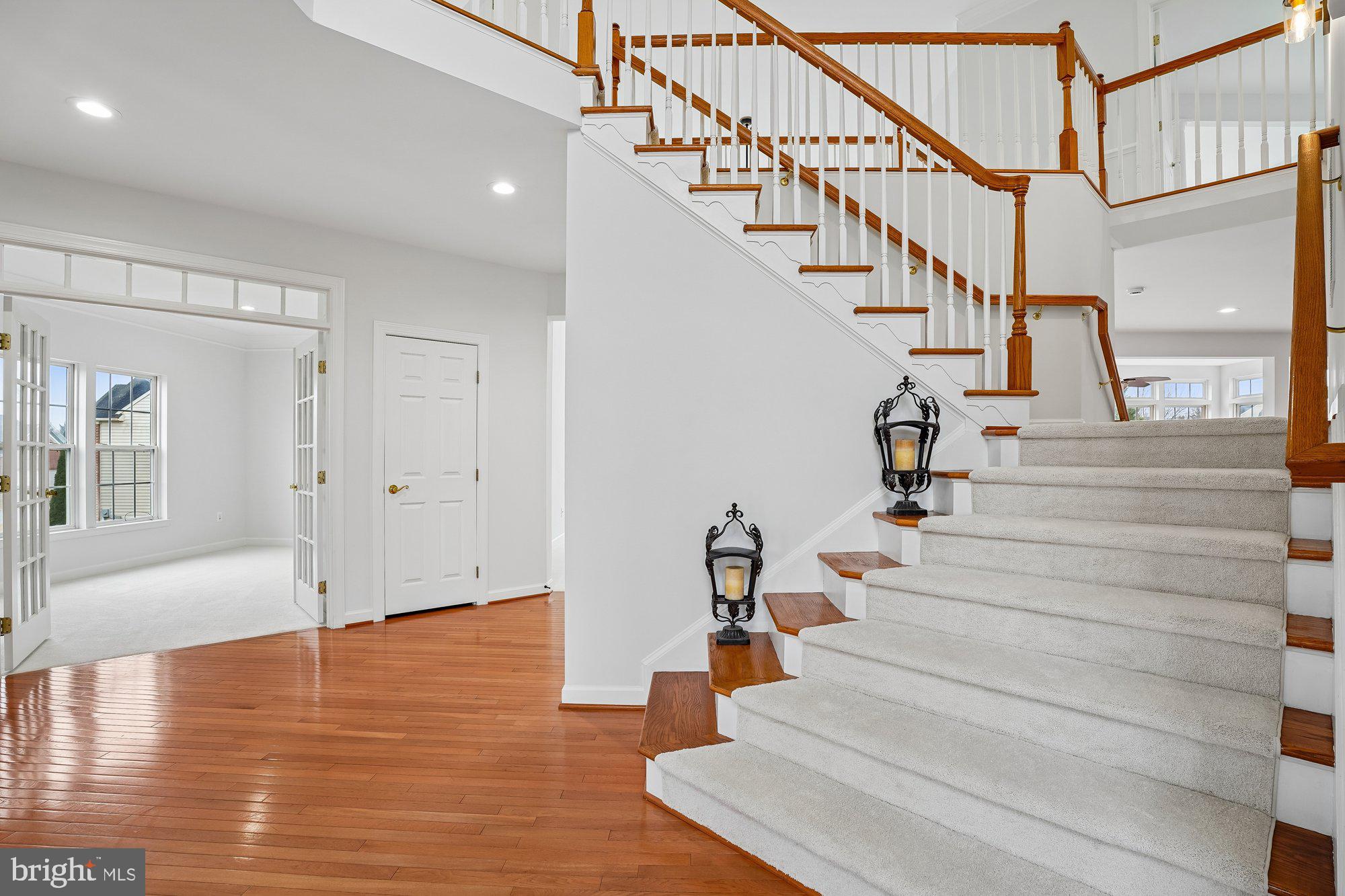 PARADISE MANOR - Residential