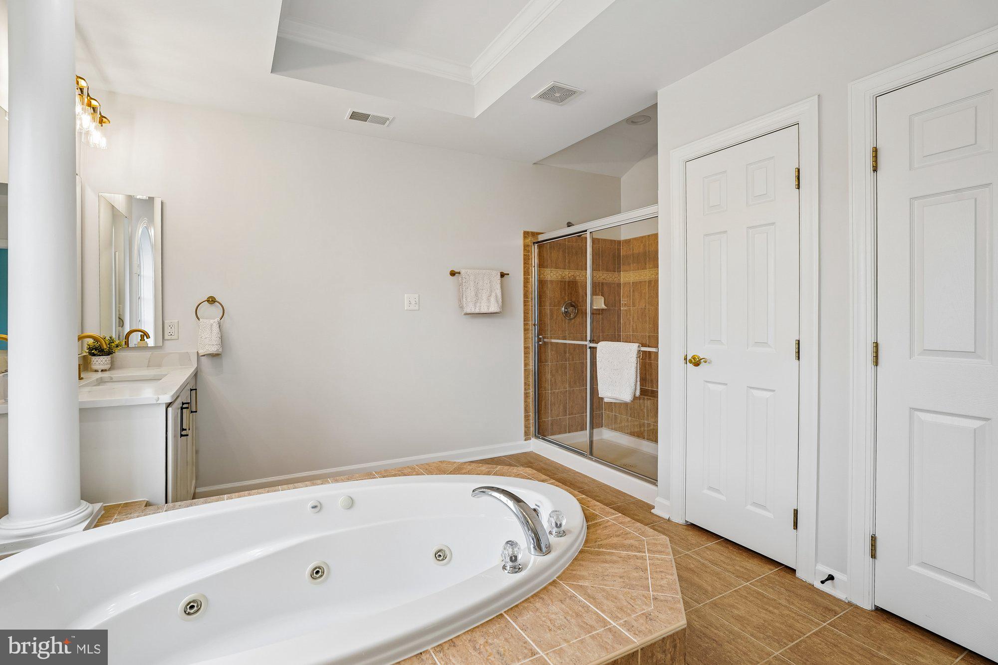 PARADISE MANOR - Residential