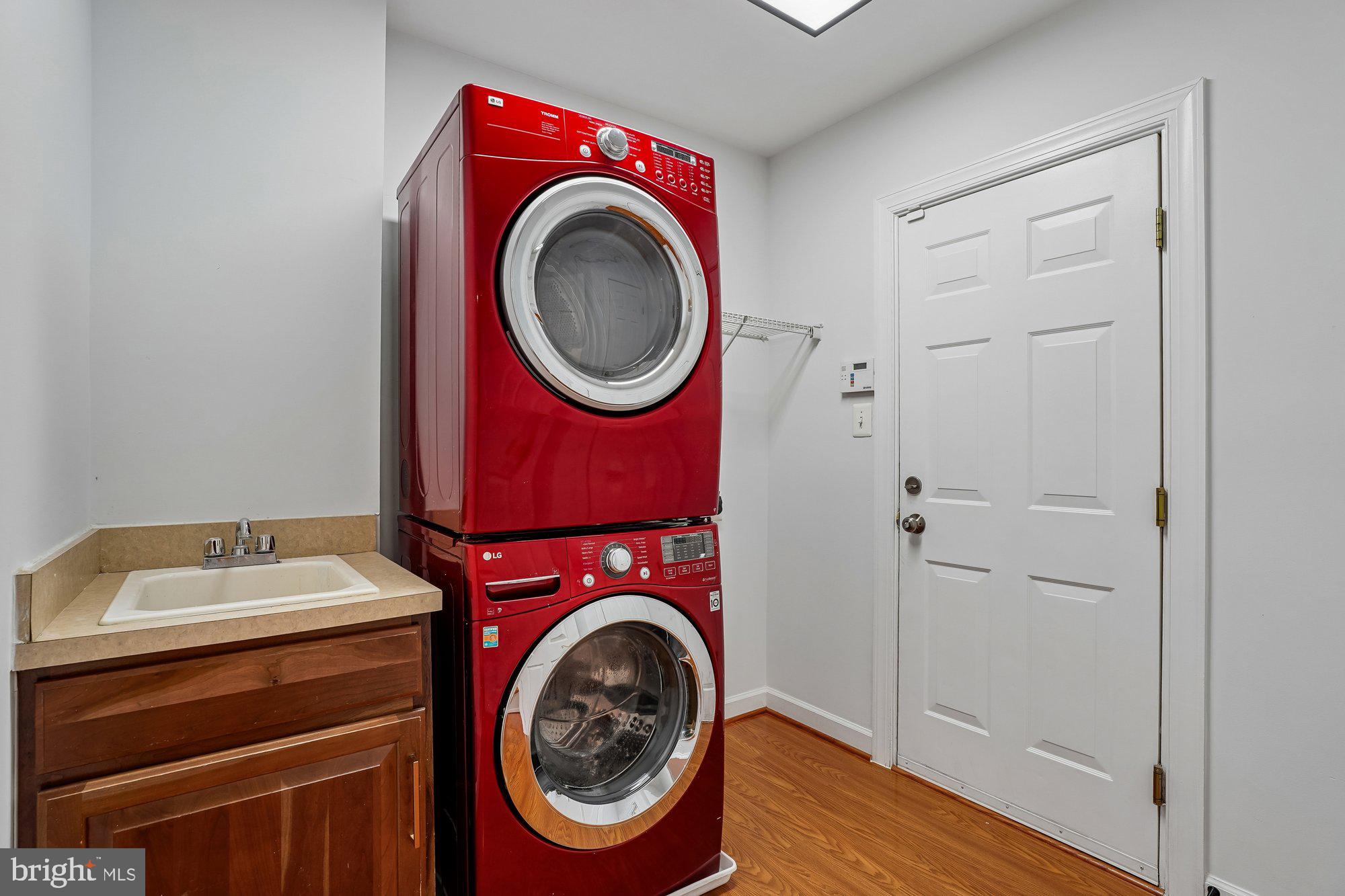 PARADISE MANOR - Residential