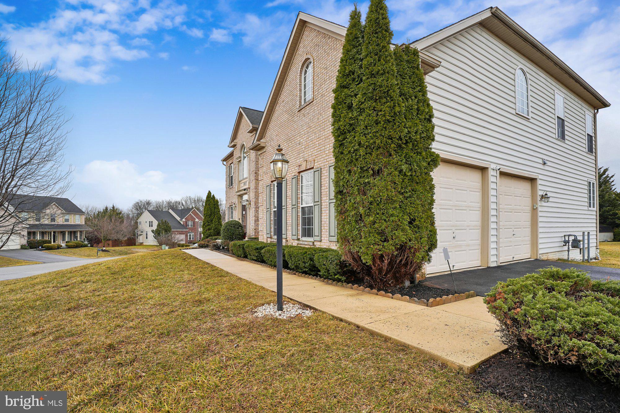 PARADISE MANOR - Residential