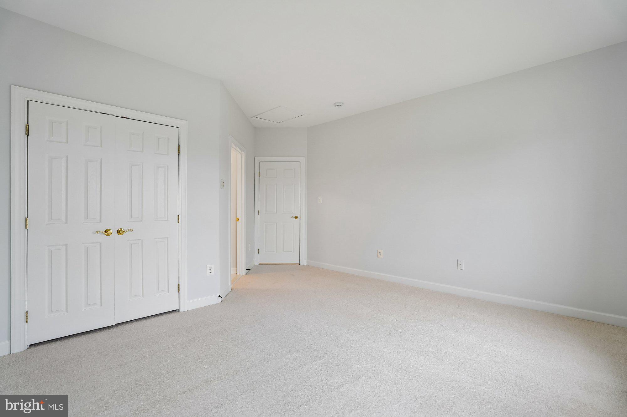 PARADISE MANOR - Residential