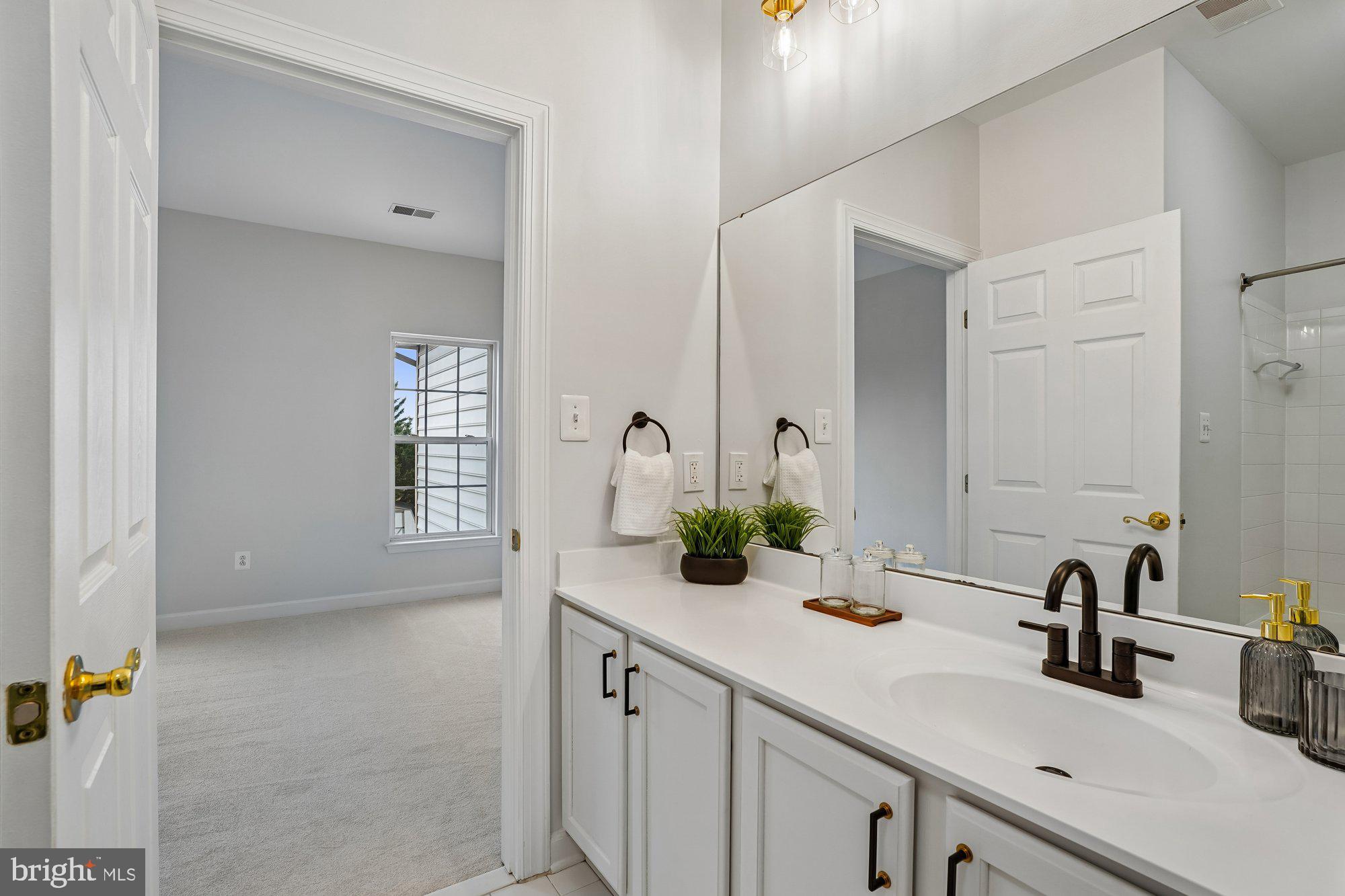 PARADISE MANOR - Residential