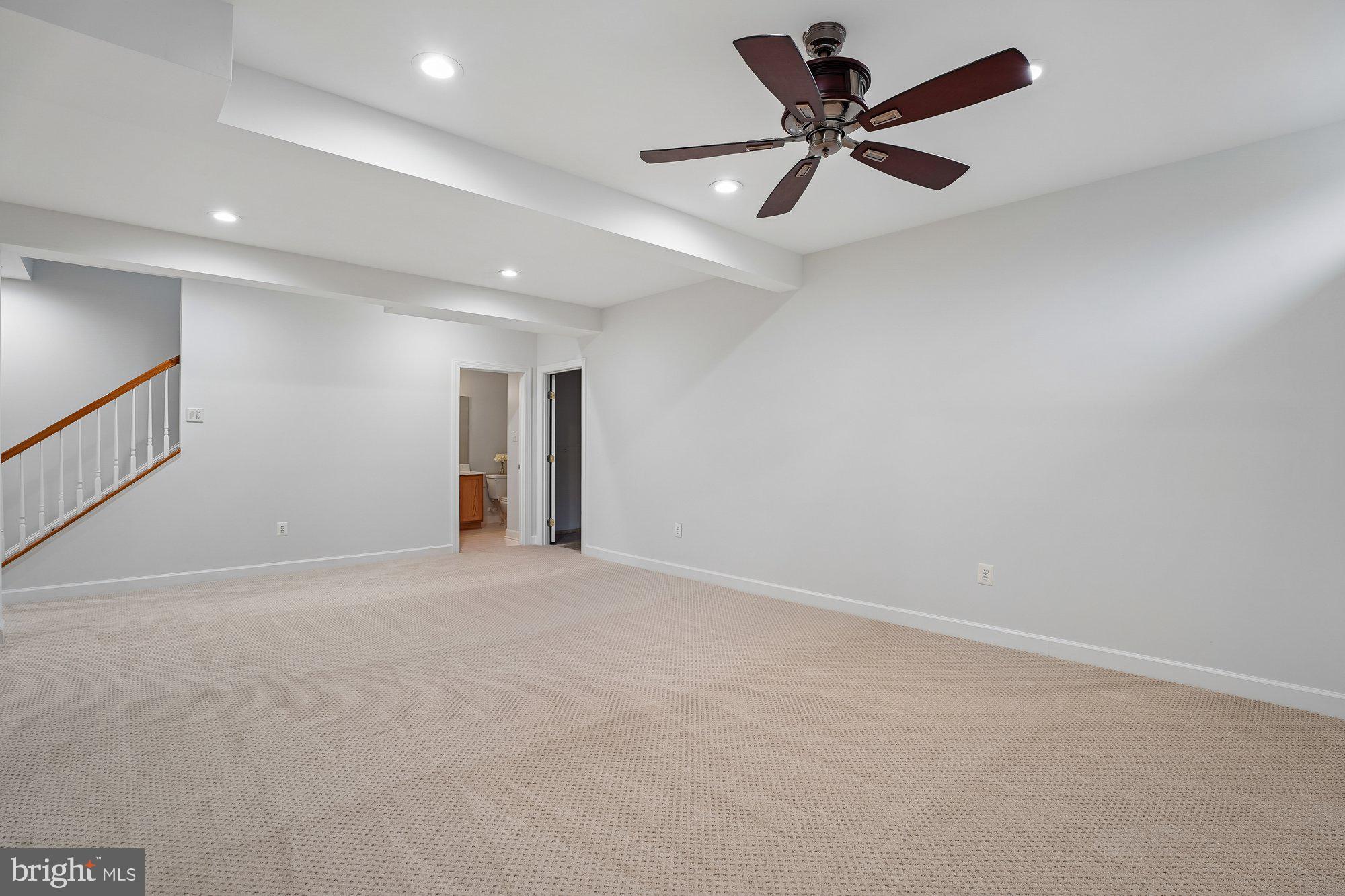 PARADISE MANOR - Residential