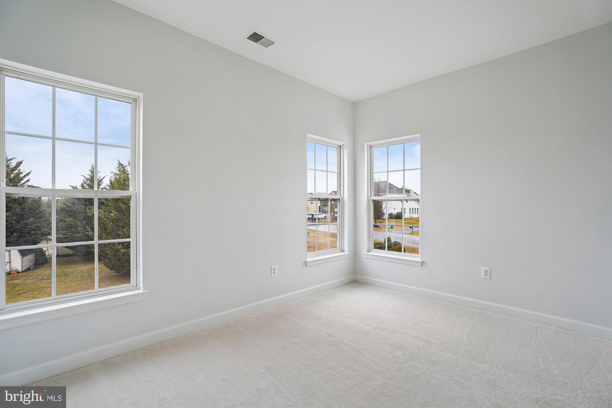 PARADISE MANOR - Residential