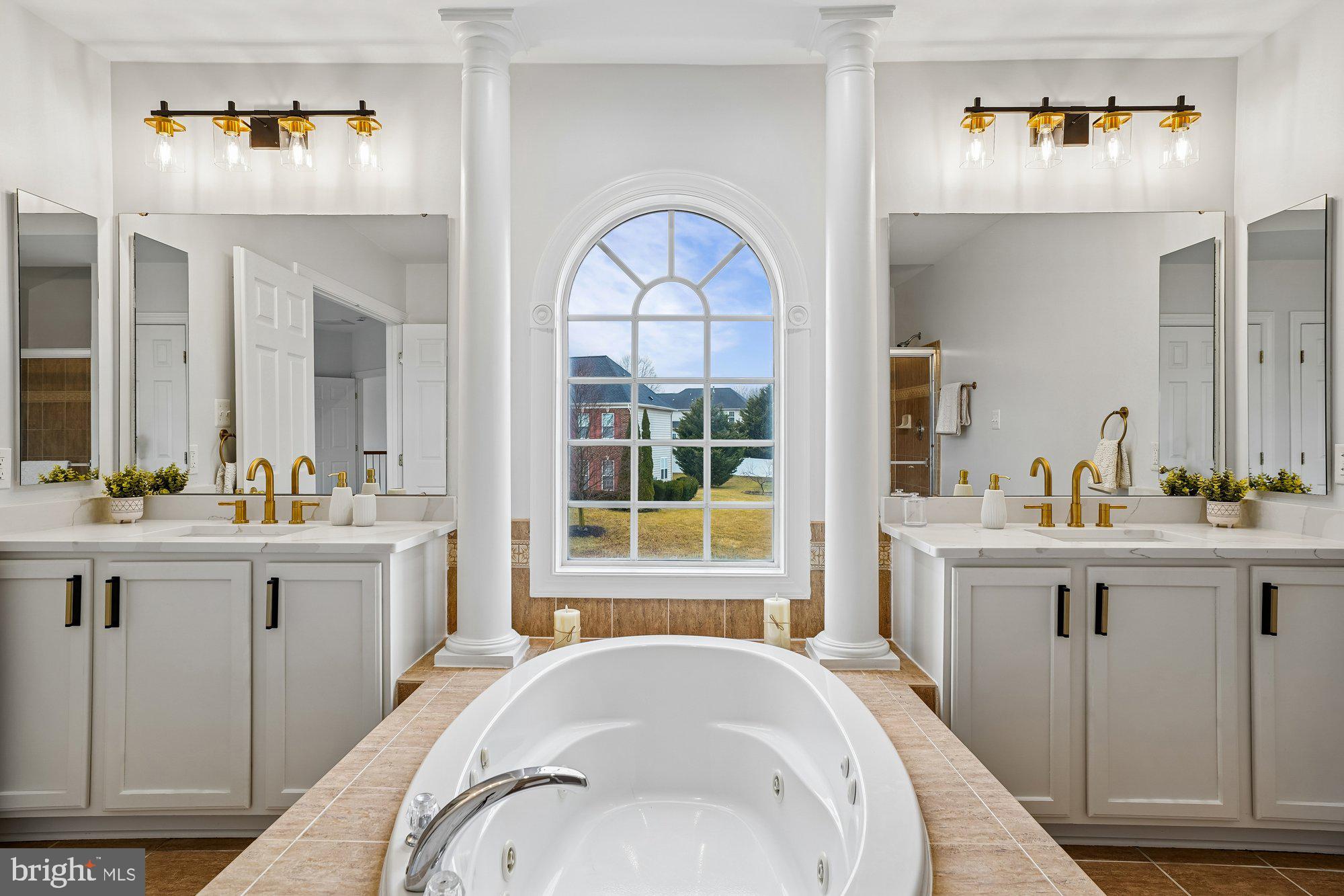 PARADISE MANOR - Residential