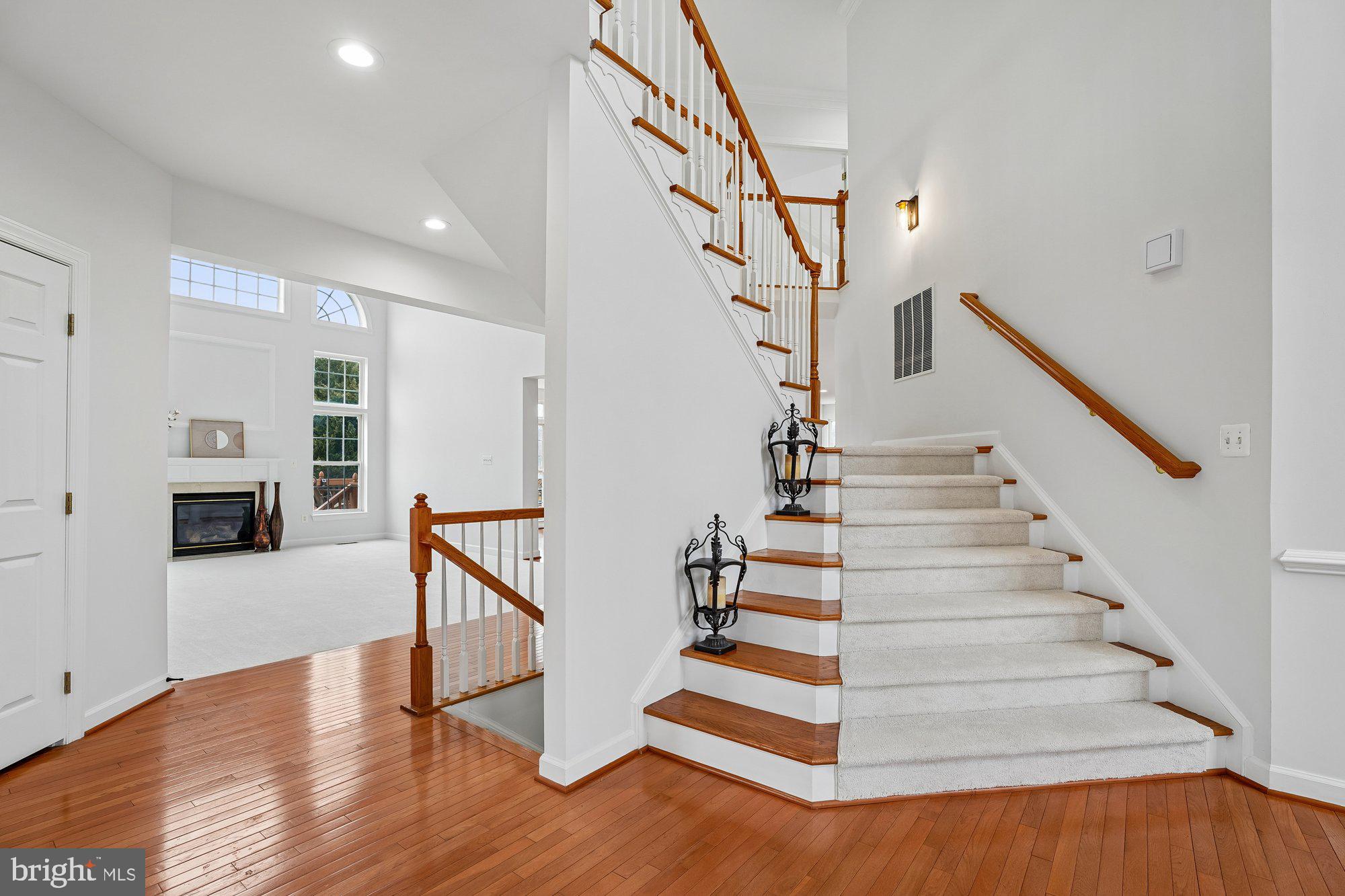 PARADISE MANOR - Residential