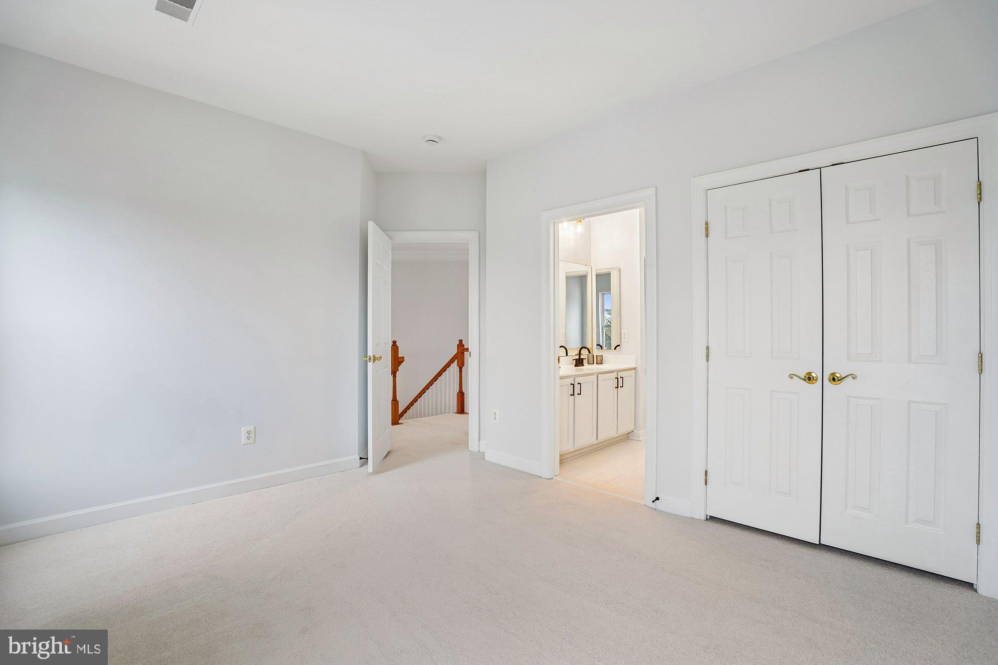 PARADISE MANOR - Residential