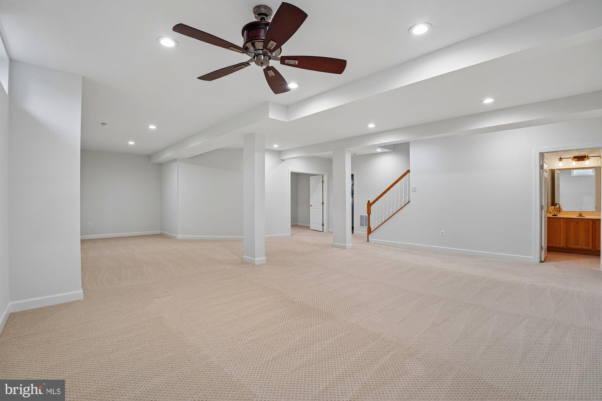 PARADISE MANOR - Residential