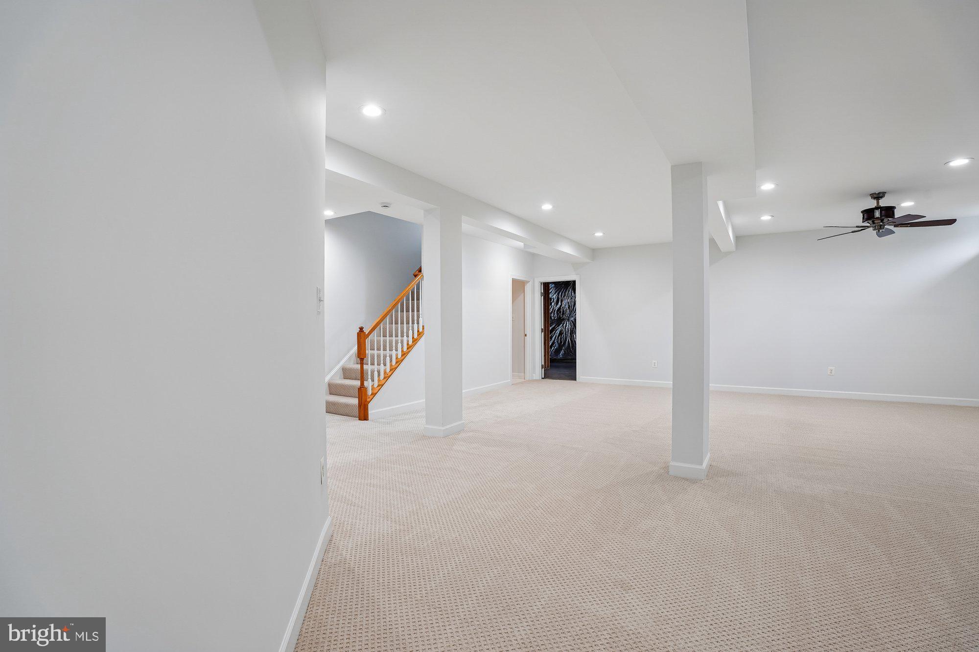 PARADISE MANOR - Residential