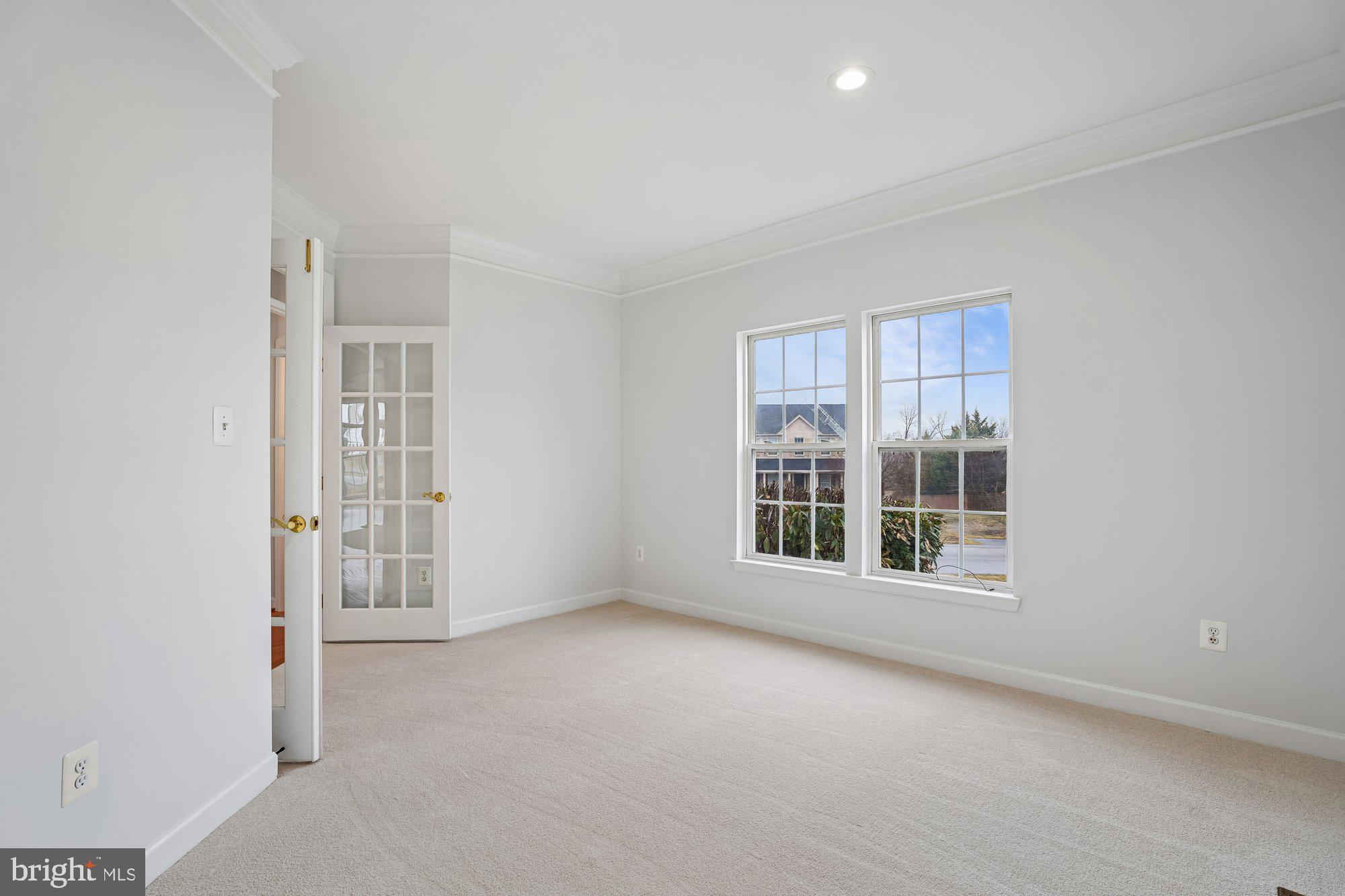 PARADISE MANOR - Residential