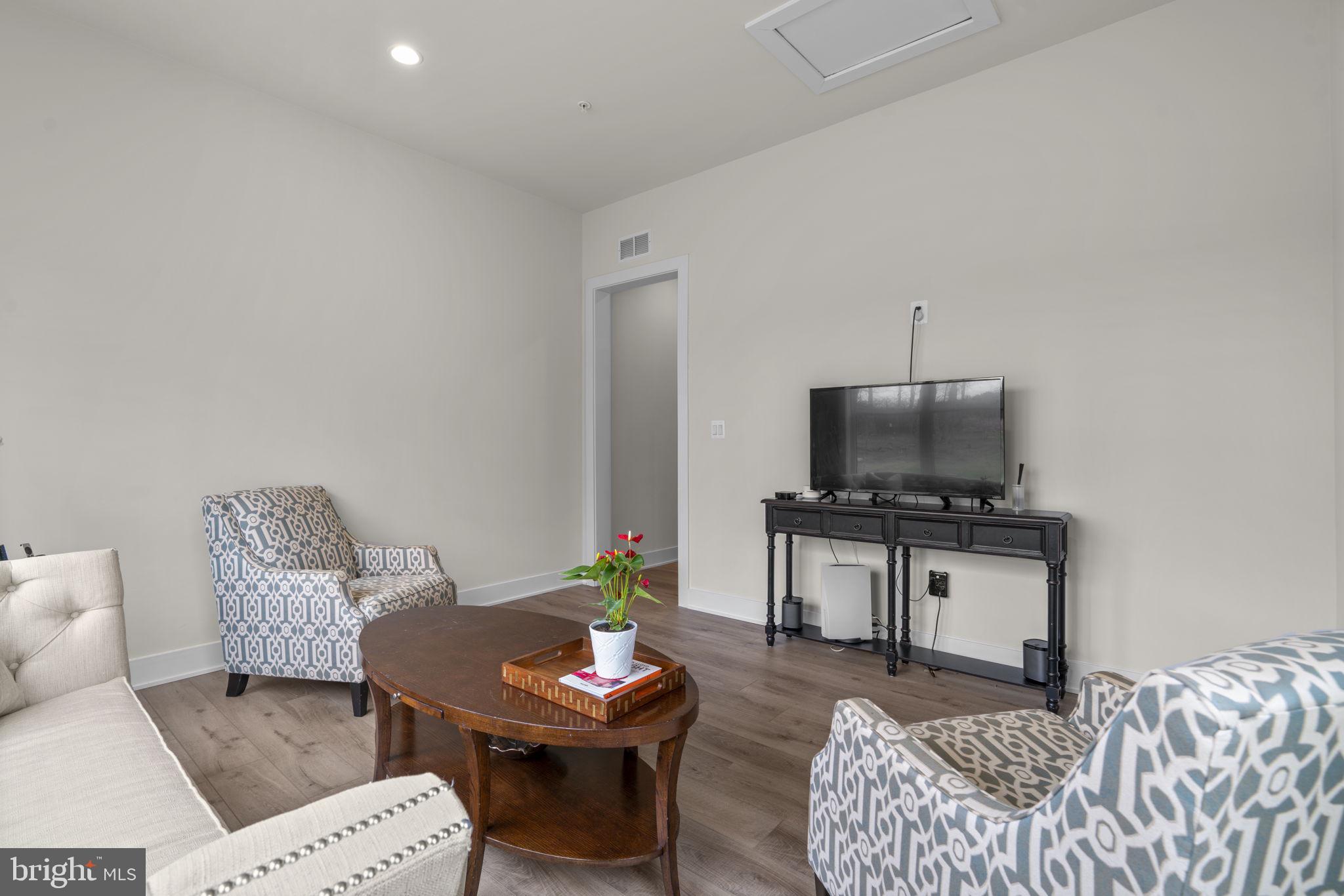 KINGSLEY WOODS - Residential