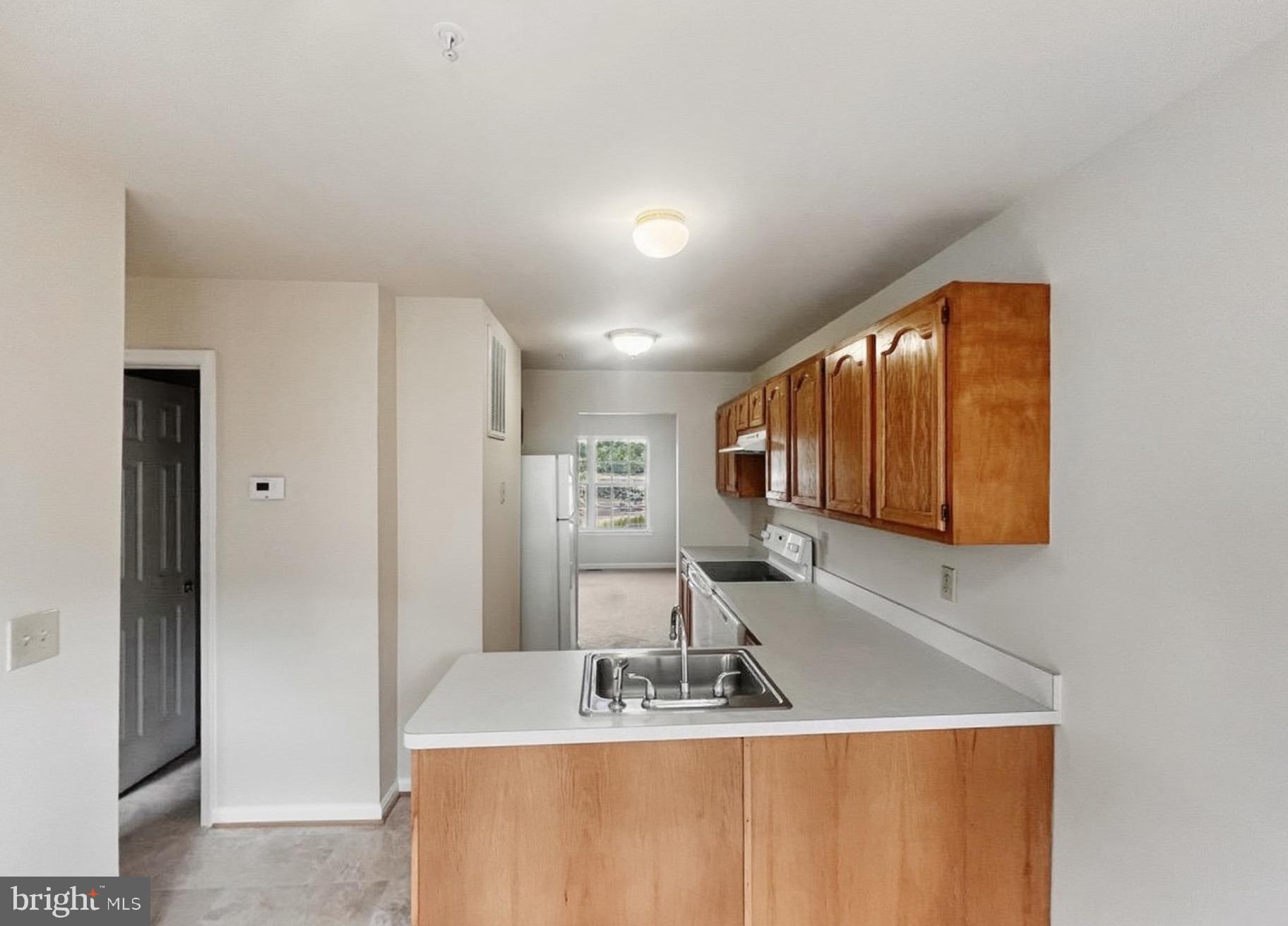 CAPTAINS QUARTER CONDOMINIUM - Residential Lease