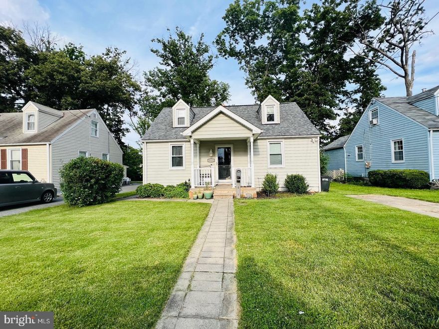 This home has been completely renovated and is a must see.
Note: The owner preferer schedule appointment's to view the property on weekends only for now. Thanks