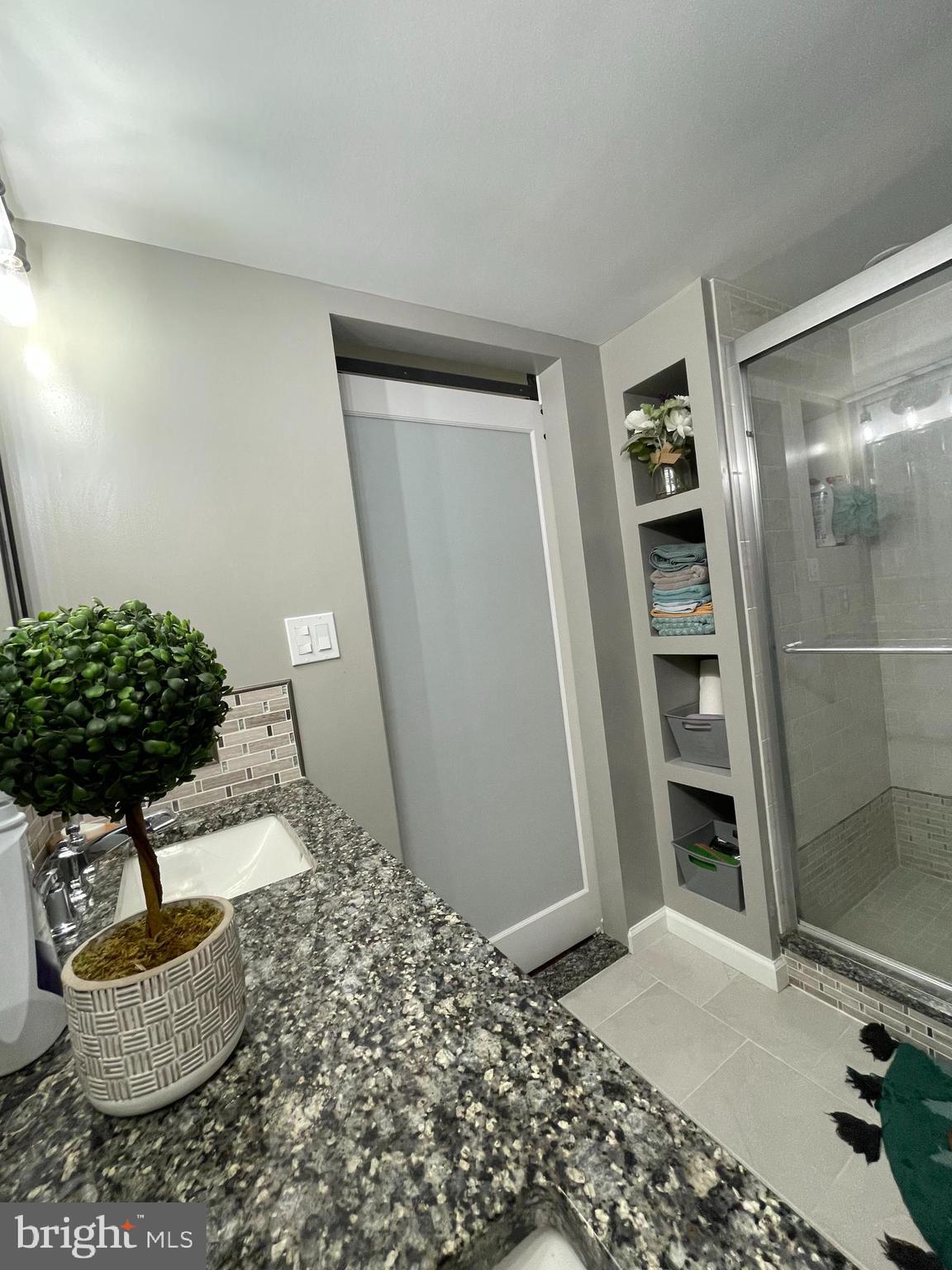 HILLENDALE PARK - Residential Lease