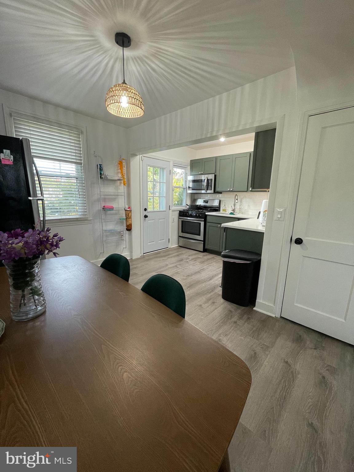 HILLENDALE PARK - Residential Lease