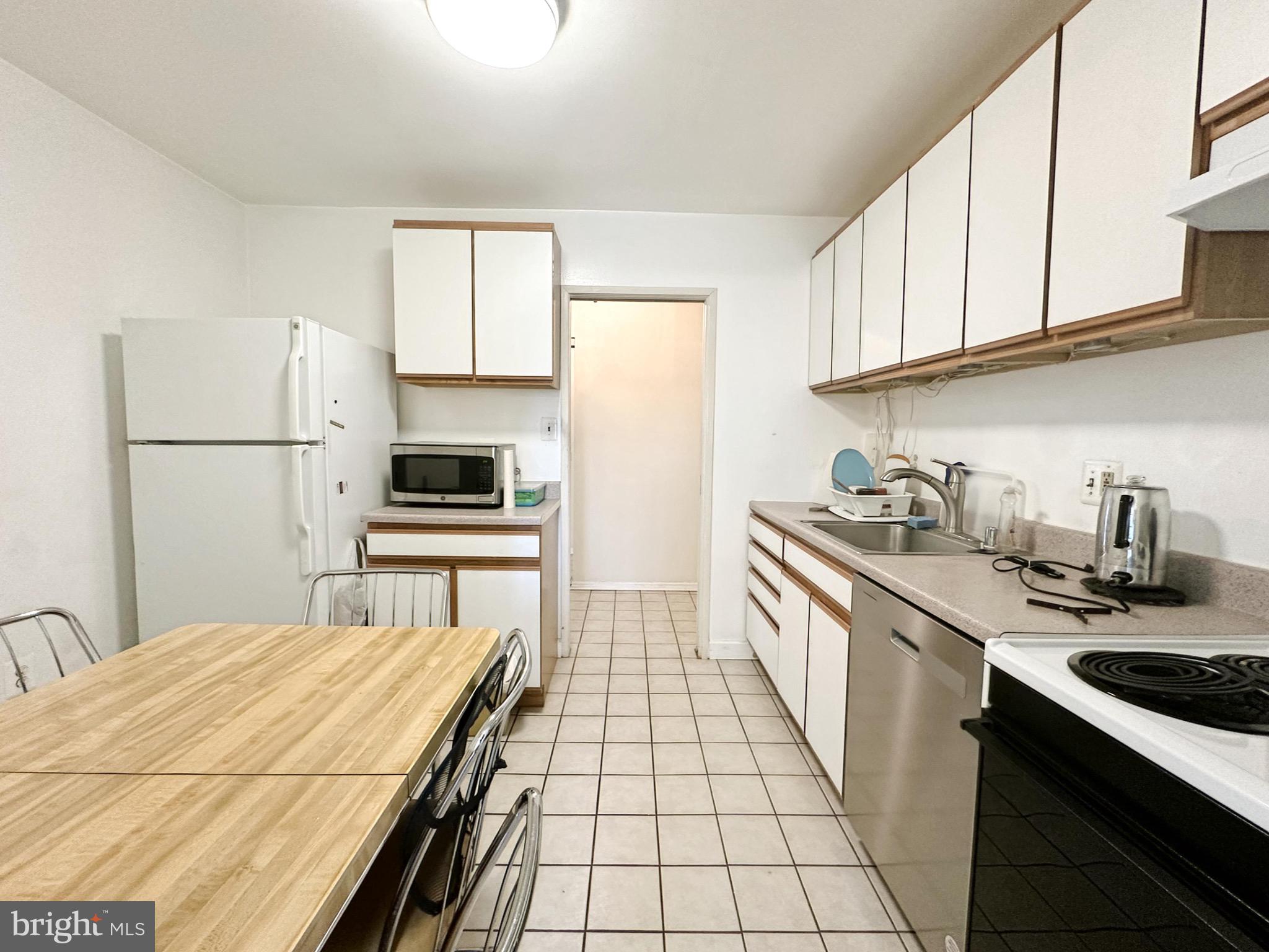 HAWTHORNE VILLAGE - Residential Lease