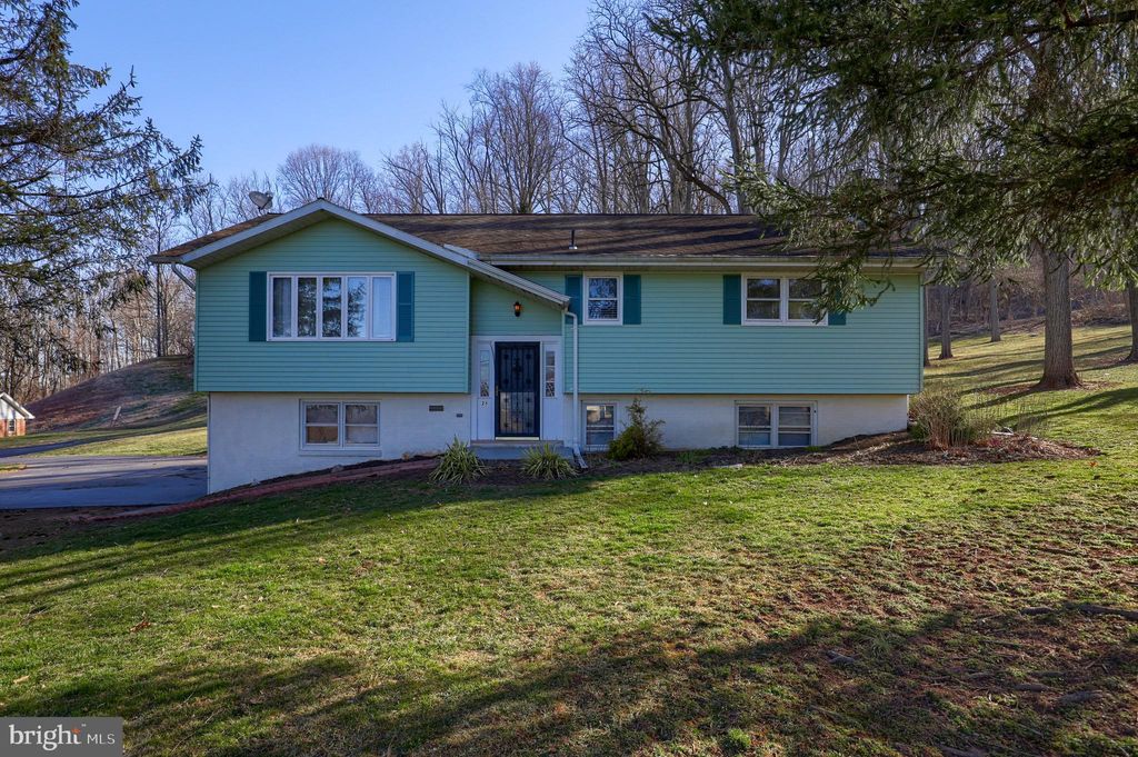 Photo of 25 BONVIEW DR, DENVER, PA 17517 (MLS # PALA2032432)