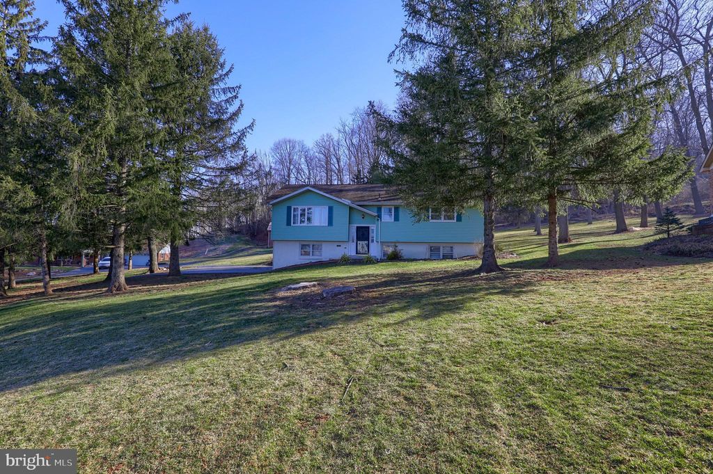 Photo of 25 BONVIEW DR, DENVER, PA 17517 (MLS # PALA2032432)