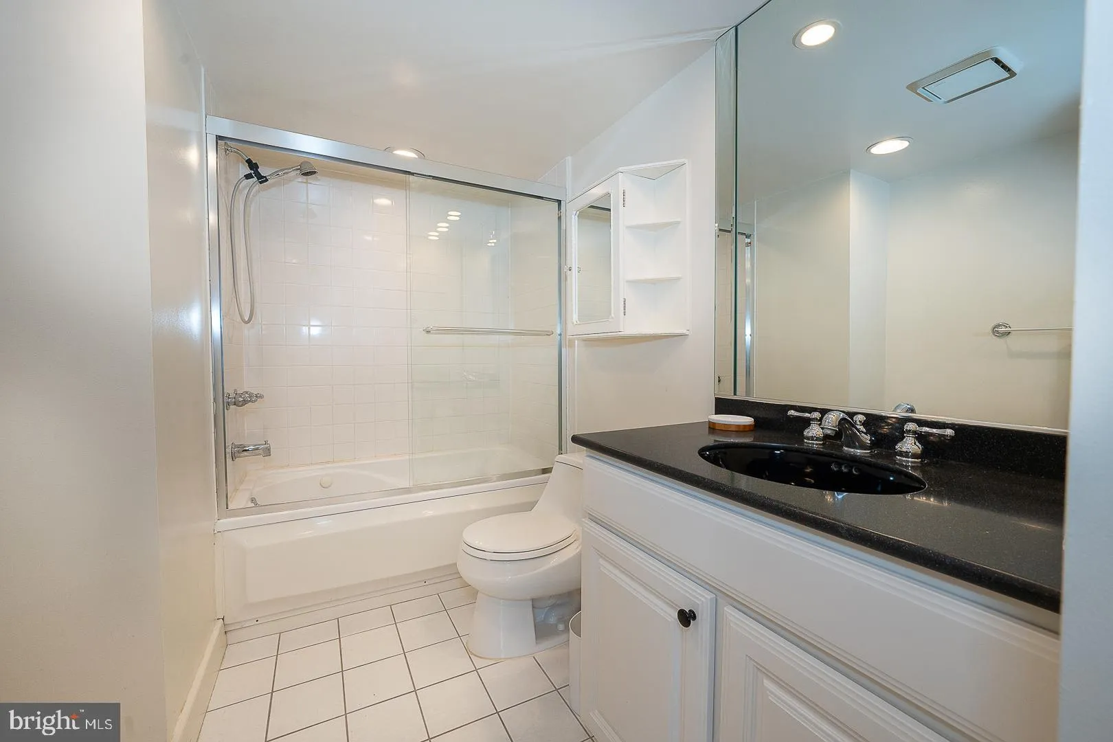 Philadelphia, Pennsylvania 19106, United States, 1 Bedroom Bedrooms, ,2 BathroomsBathrooms,Residential,Active,168188