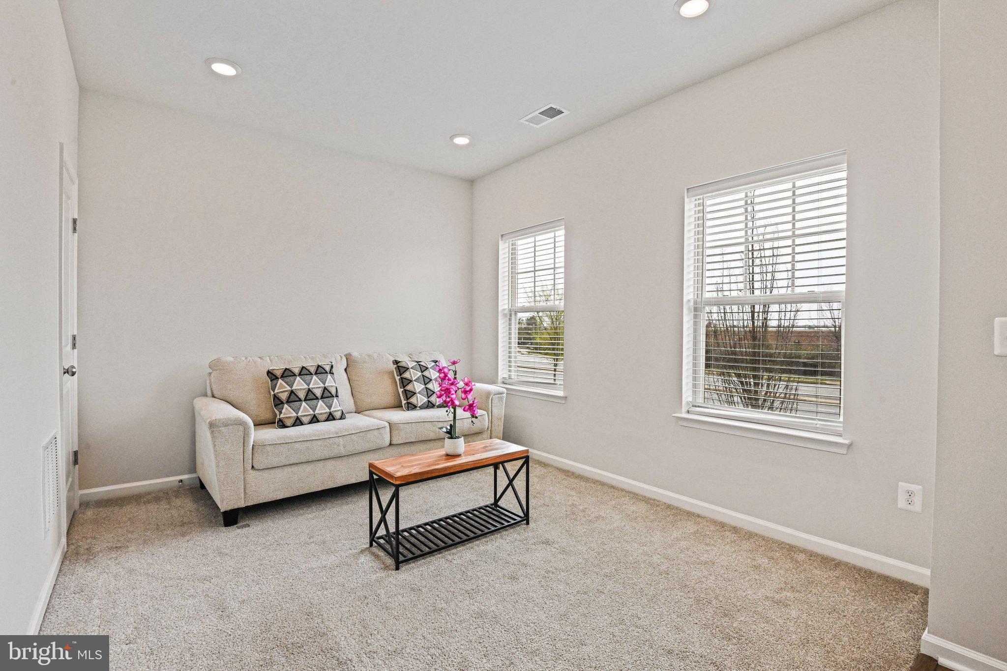 POTOMAC STATION MARKETPLACE - Residential