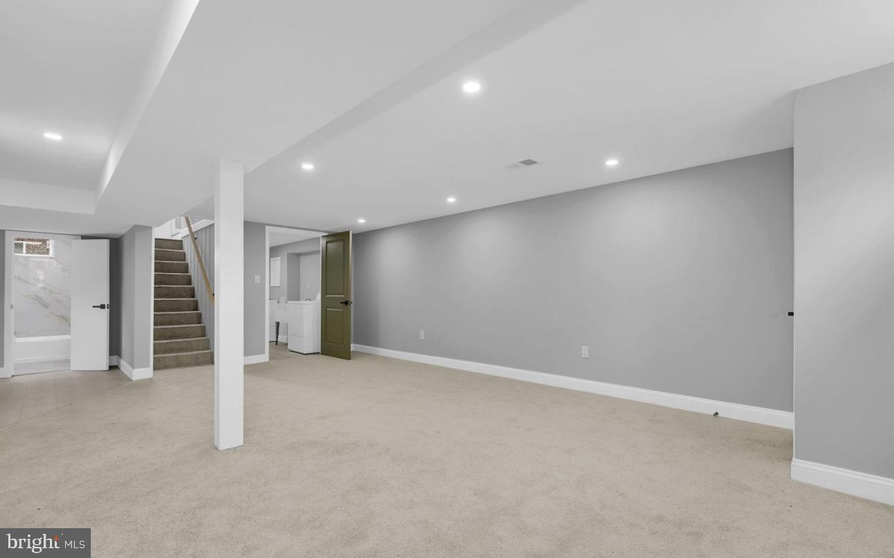 ADELPHI HILLS - Residential Lease