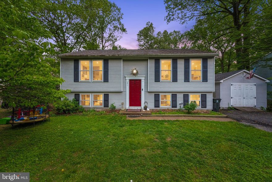 This Hidden Forest bi-level offers a wonderful blend of comfortable living and scenic beauty! Imagine yourself enjoying the gorgeous, tranquil wooded views of the valley right from your own deck – a perfect spot for morning coffee or evening relaxation.

Step inside and be greeted by an abundance of natural light that bathes the entire interior, creating a bright and welcoming atmosphere. The well-maintained kitchen boasts elegant hardwood floors, efficient electric cooking, convenient double sinks, a built-in microwave, and a dishwasher, making meal prep and cleanup a breeze. Adjacent to the kitchen, the charming breakfast room features patio doors that seamlessly connect indoor and outdoor living, leading directly to your private deck.

The main level also hosts a tastefully appointed hallway bathroom and two comfortable bedrooms, all enhanced by the warmth and beauty of hardwood floors that flow into the inviting living room.

Venture downstairs to discover a spacious family room, ideal for entertaining or cozy evenings in. This level also includes a second full bathroom for added convenience, a dedicated laundry area, and the oversized master bedroom – a true retreat featuring dual closets, providing ample storage space.

Enjoy easy access to the outdoors with a walk-out basement that leads to the backyard and a lovely patio area, perfect for outdoor gatherings.

Conveniently located in the desirable Hidden Forest development, this home offers easy access to major roadways, a variety of shopping destinations, and the SEPTA station, making commuting and errands a breeze.

All utilities (fridge, stove, dishwasher) included.