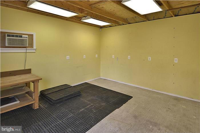 SUBURBIA - Residential