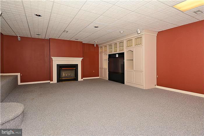 SUBURBIA - Residential