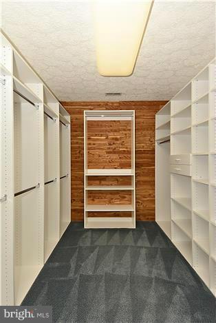 SUBURBIA - Residential