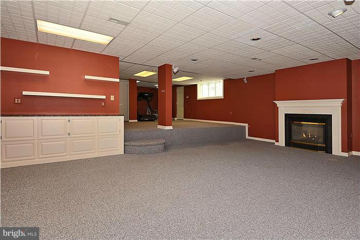 SUBURBIA - Residential