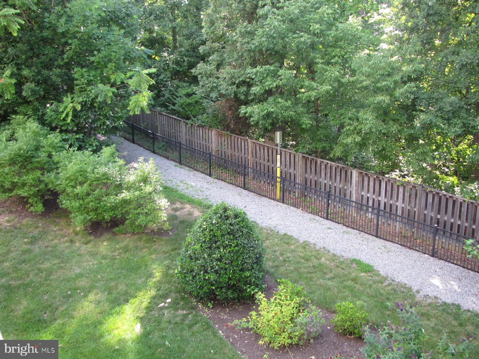 BURGUNDY WOODS - Residential Lease