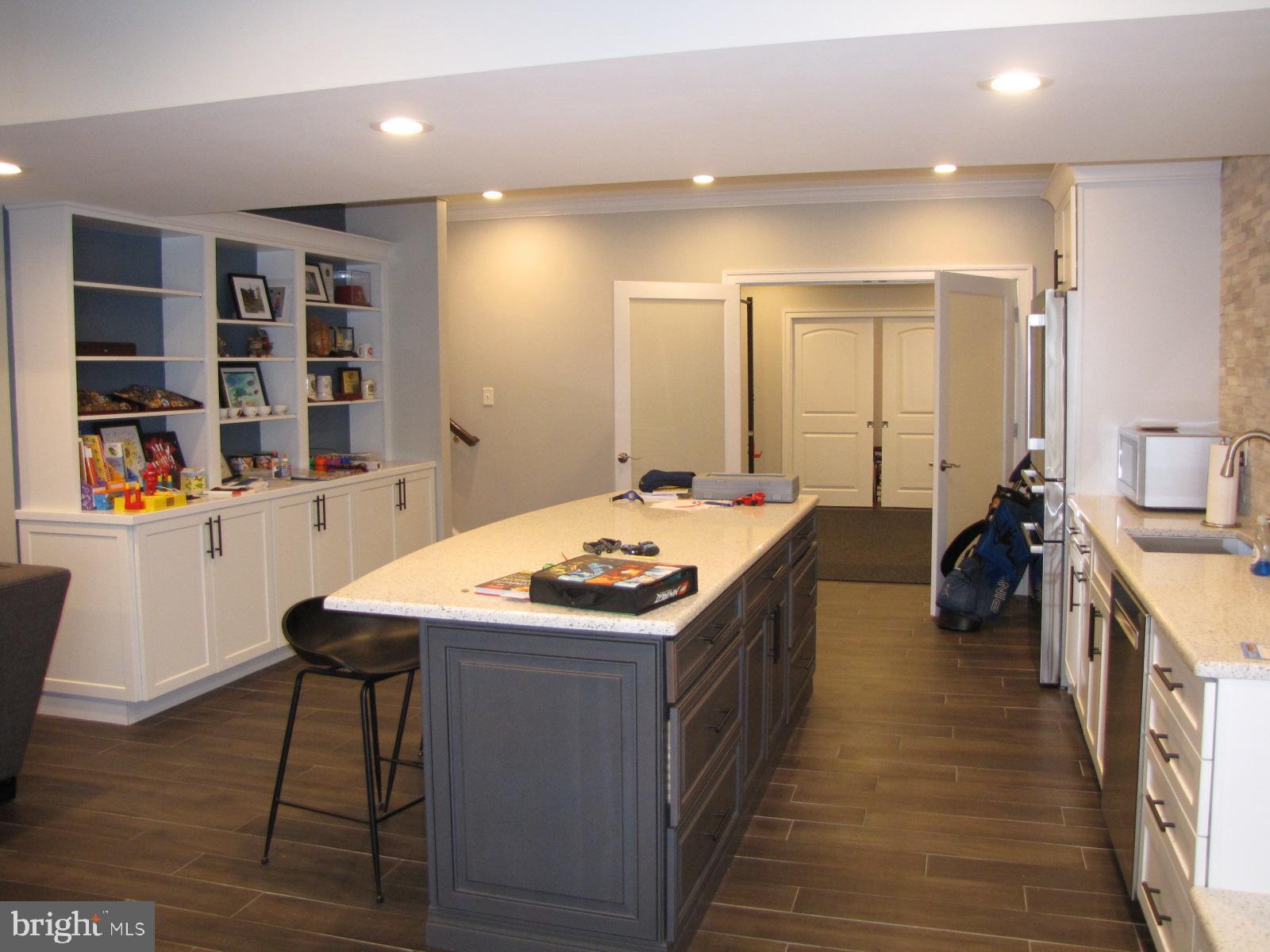 BURGUNDY WOODS - Residential Lease