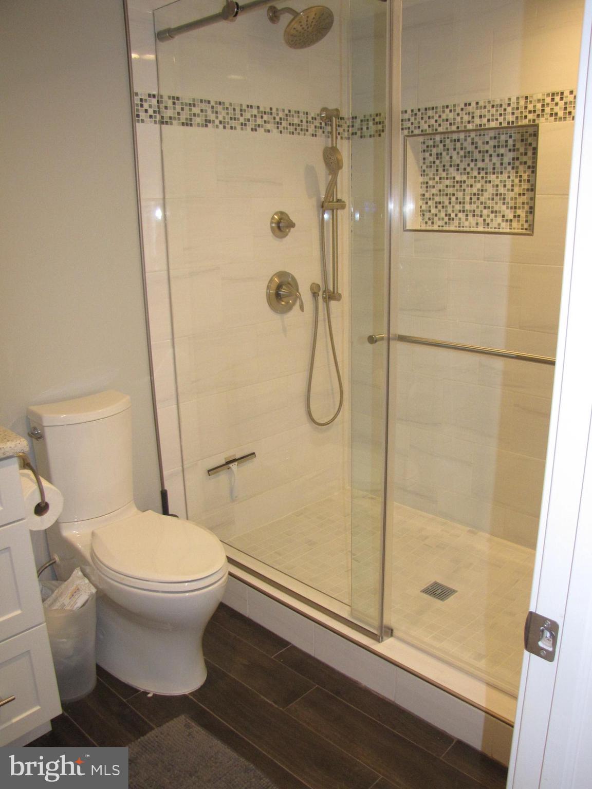 BURGUNDY WOODS - Residential Lease