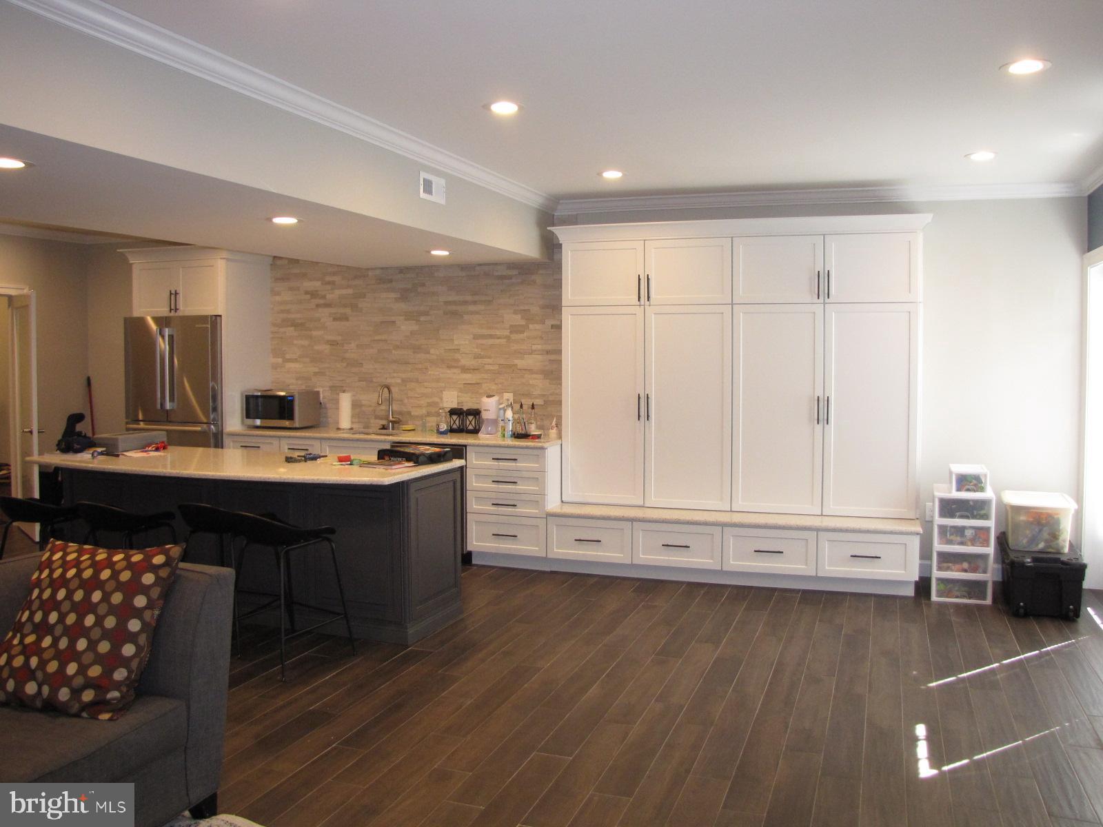 BURGUNDY WOODS - Residential Lease