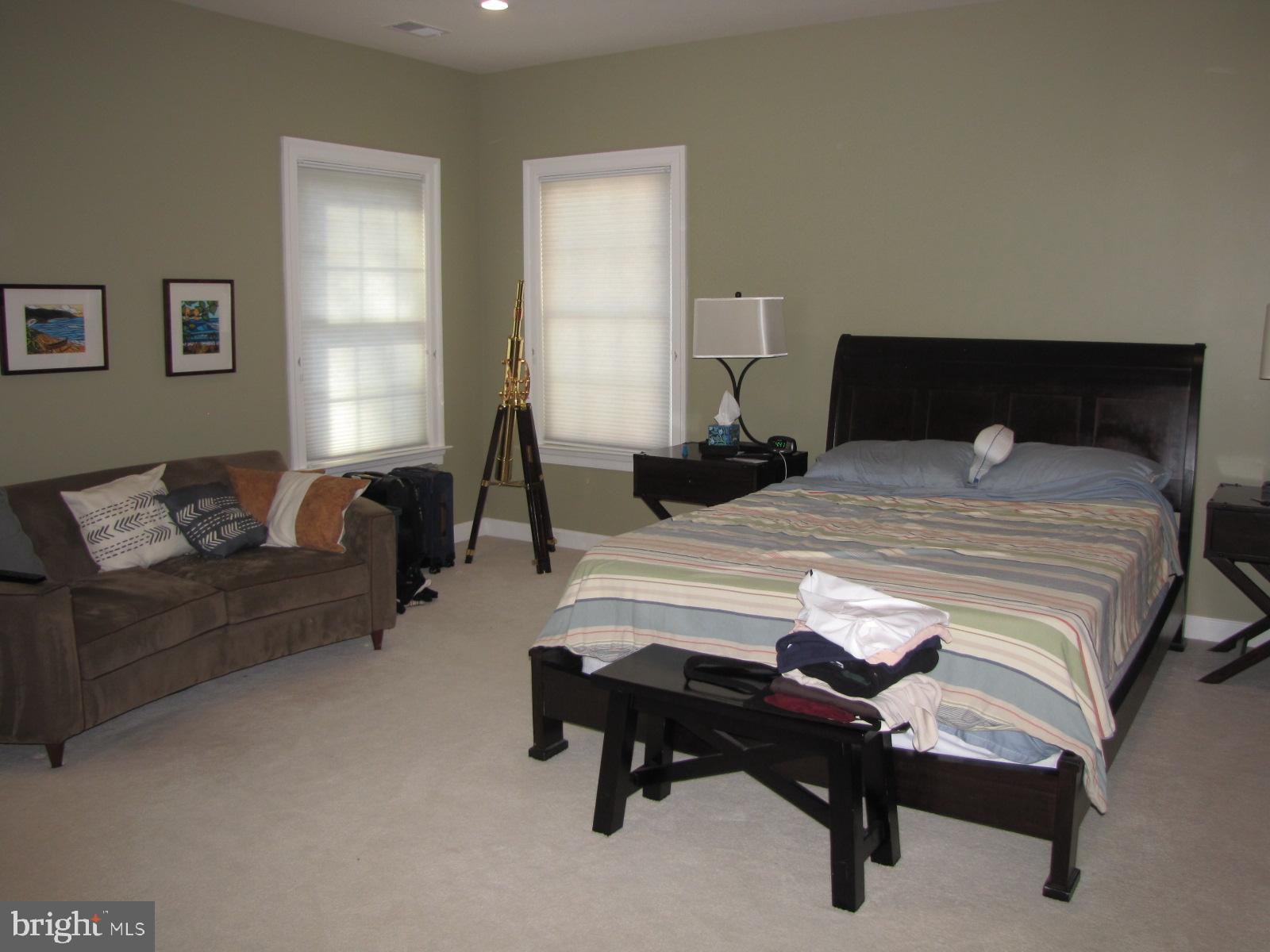 BURGUNDY WOODS - Residential Lease