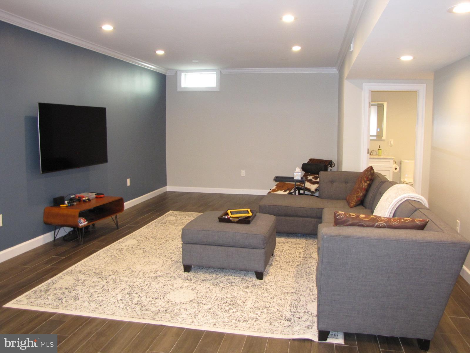 BURGUNDY WOODS - Residential Lease