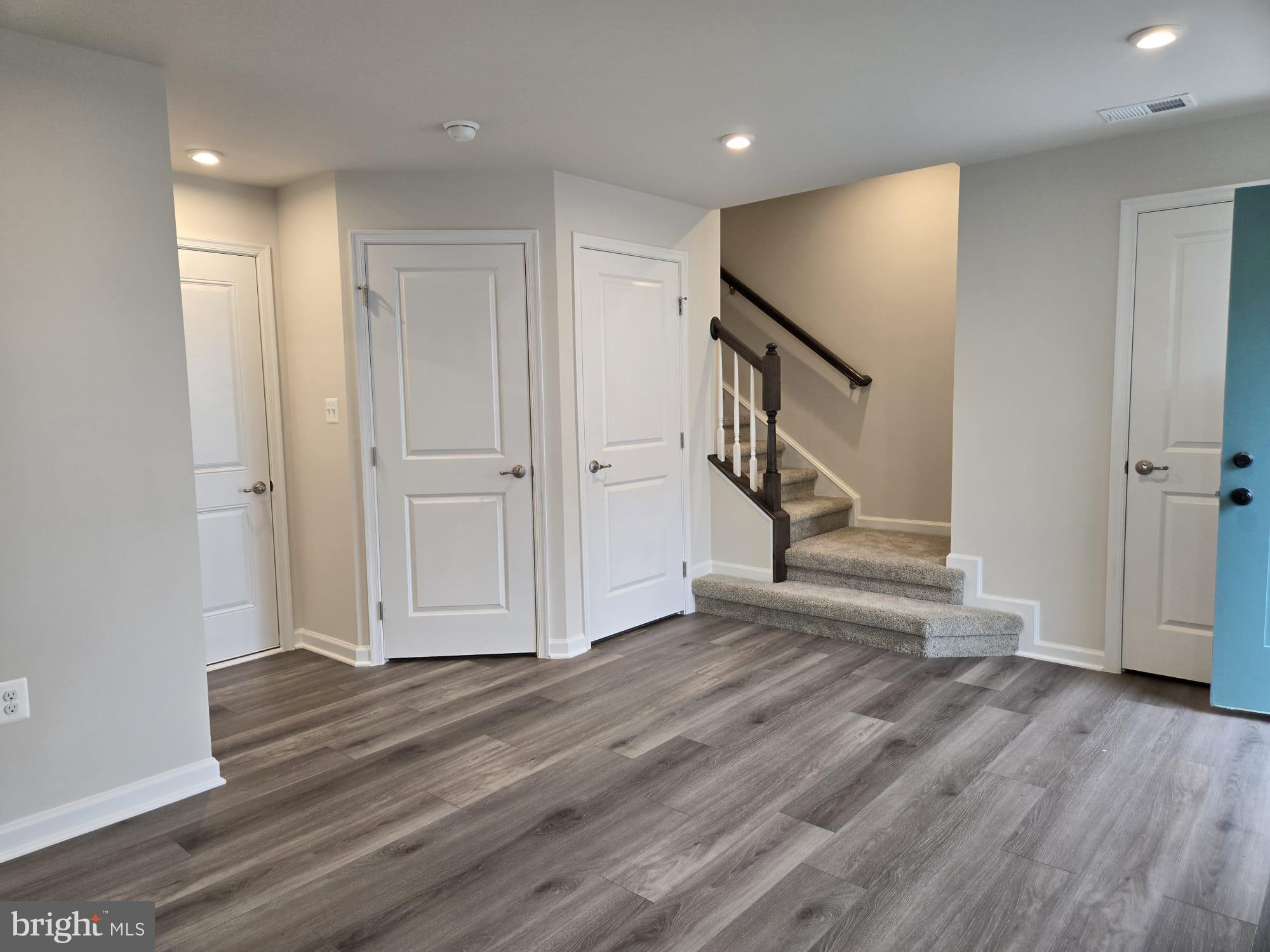 ALEXANDER'S CROSSING - Residential Lease